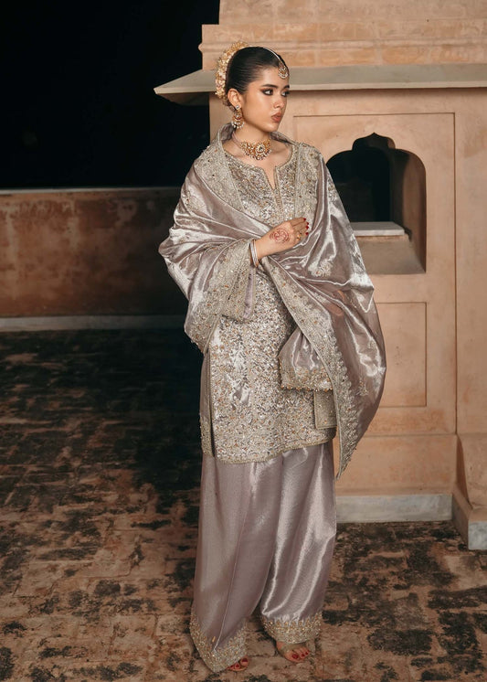 Kanwal Malik – Gulnaar Style