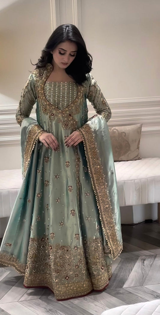 Urooj Style, full outfit view 2