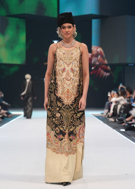 Saira Shakira Noir Sable Style black and beige raw silk kaftan alternate full look
