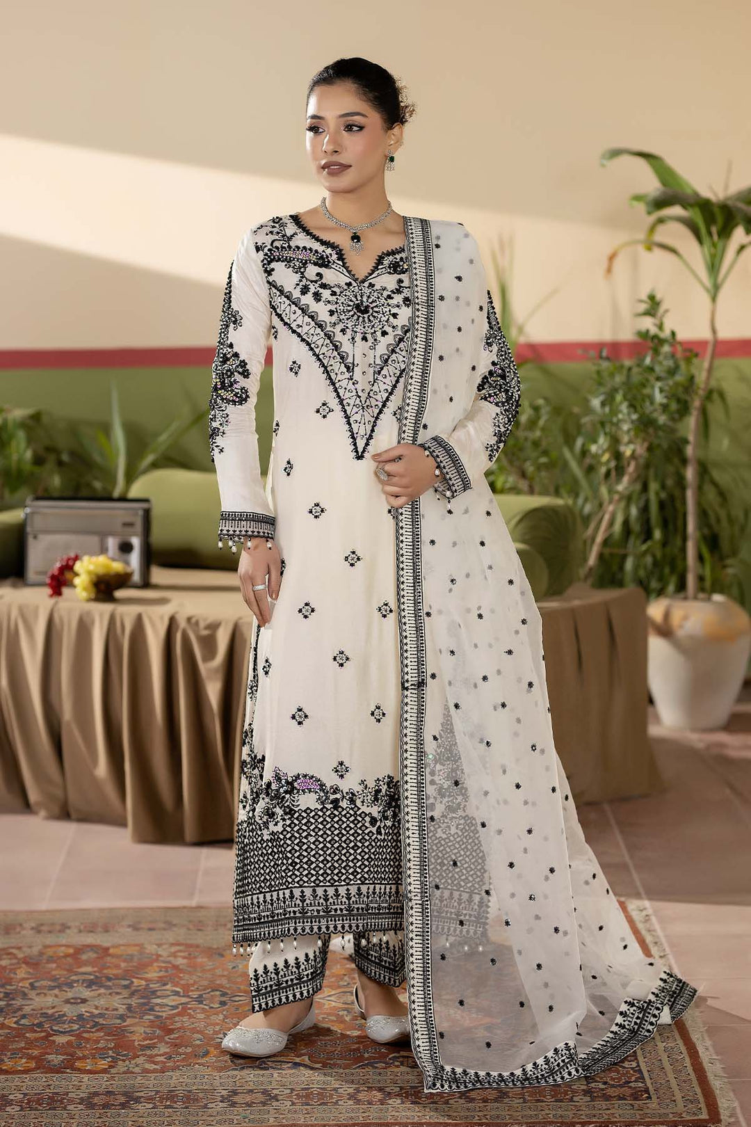 Maryams Pearl Grace Style — Mairaz Three-Piece Suit