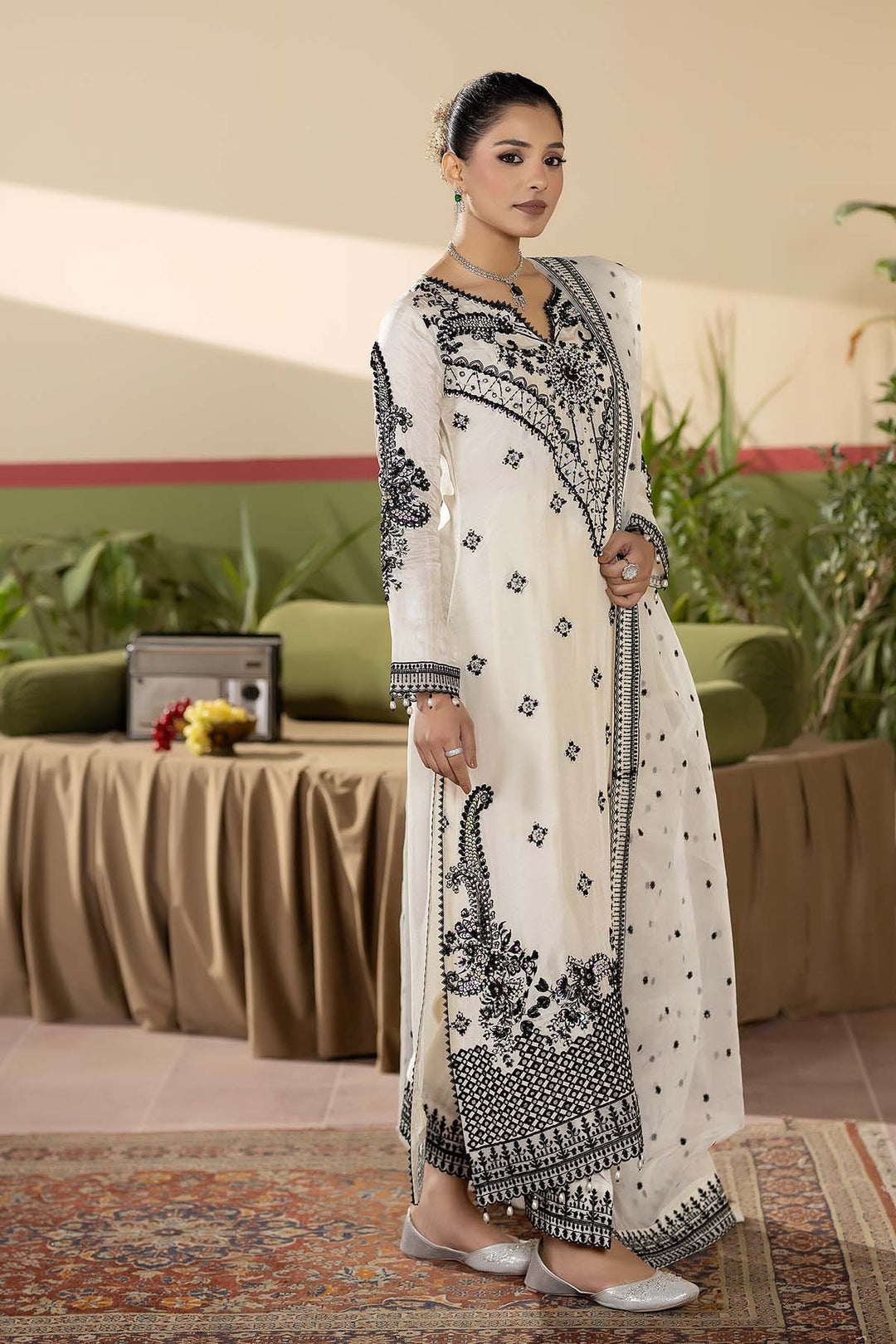 Maryams Pearl Grace Style — Mairaz Three-Piece Suit