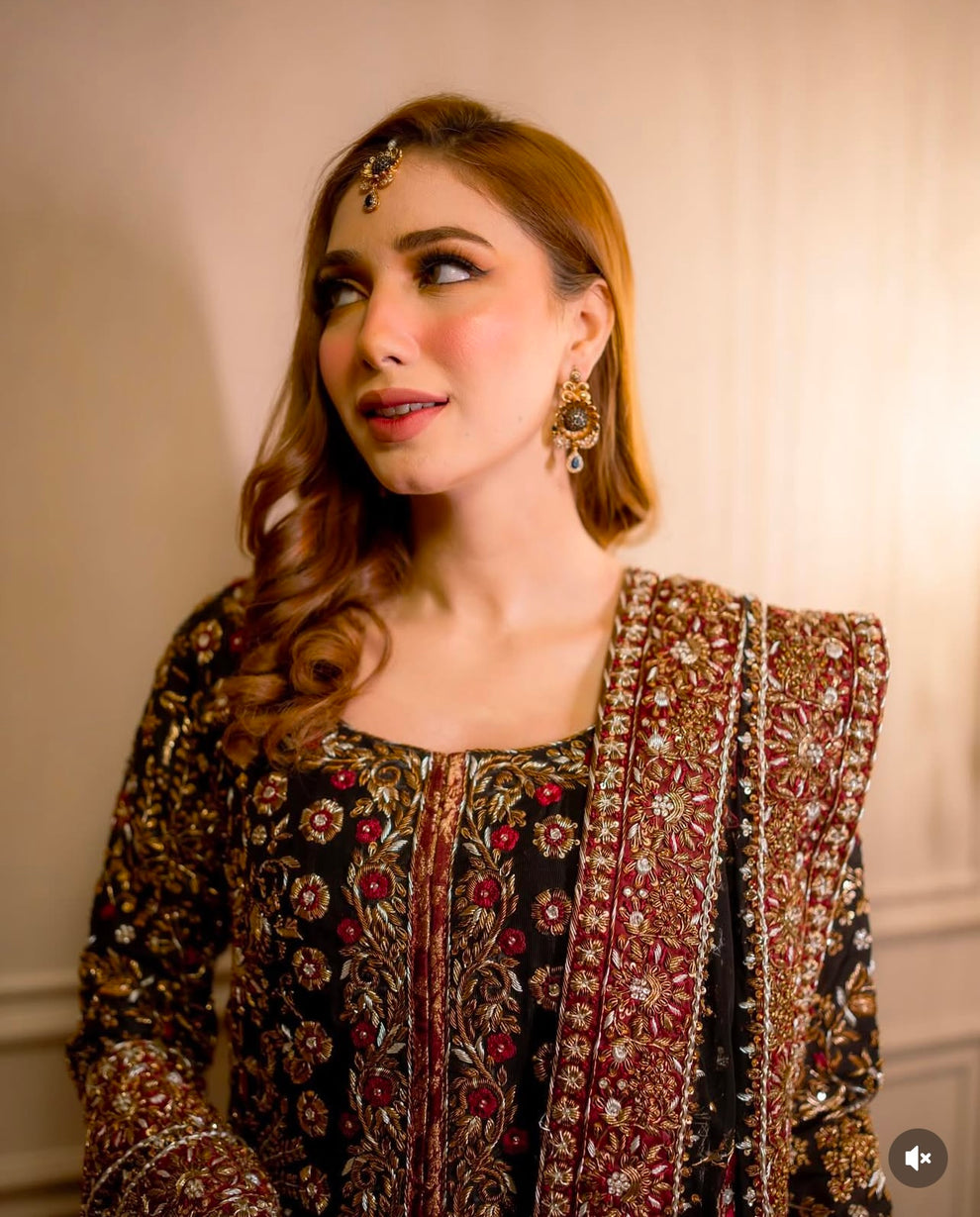Haris Shakeel Shayna style — Mairaz black maxi reference, view 5 of 10