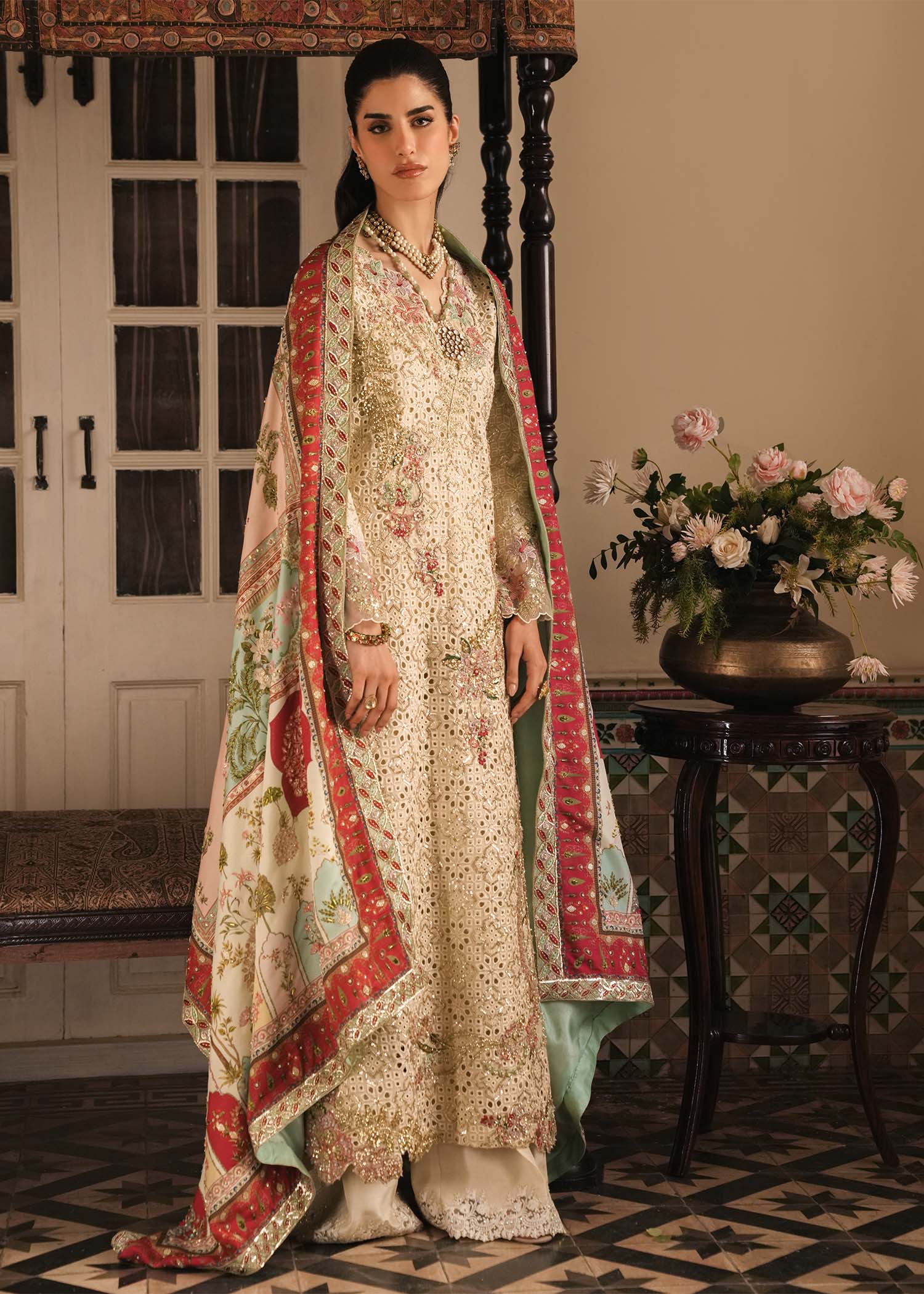Saira Shakira Gilded style — Mairaz Ivory Kurta Set reference, view 4 of 10