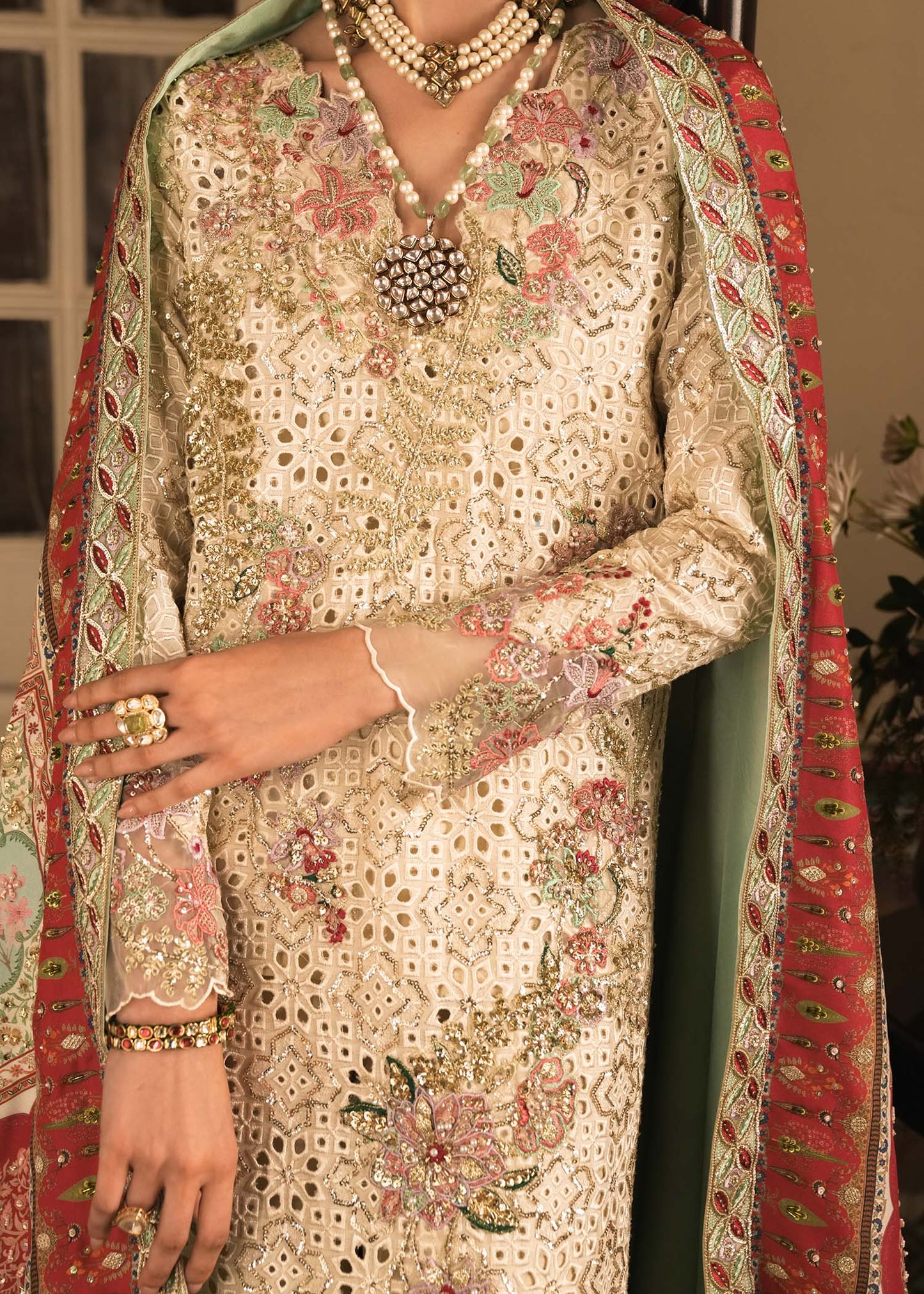 Saira Shakira Gilded style — Mairaz Ivory Kurta Set reference, view 5 of 10
