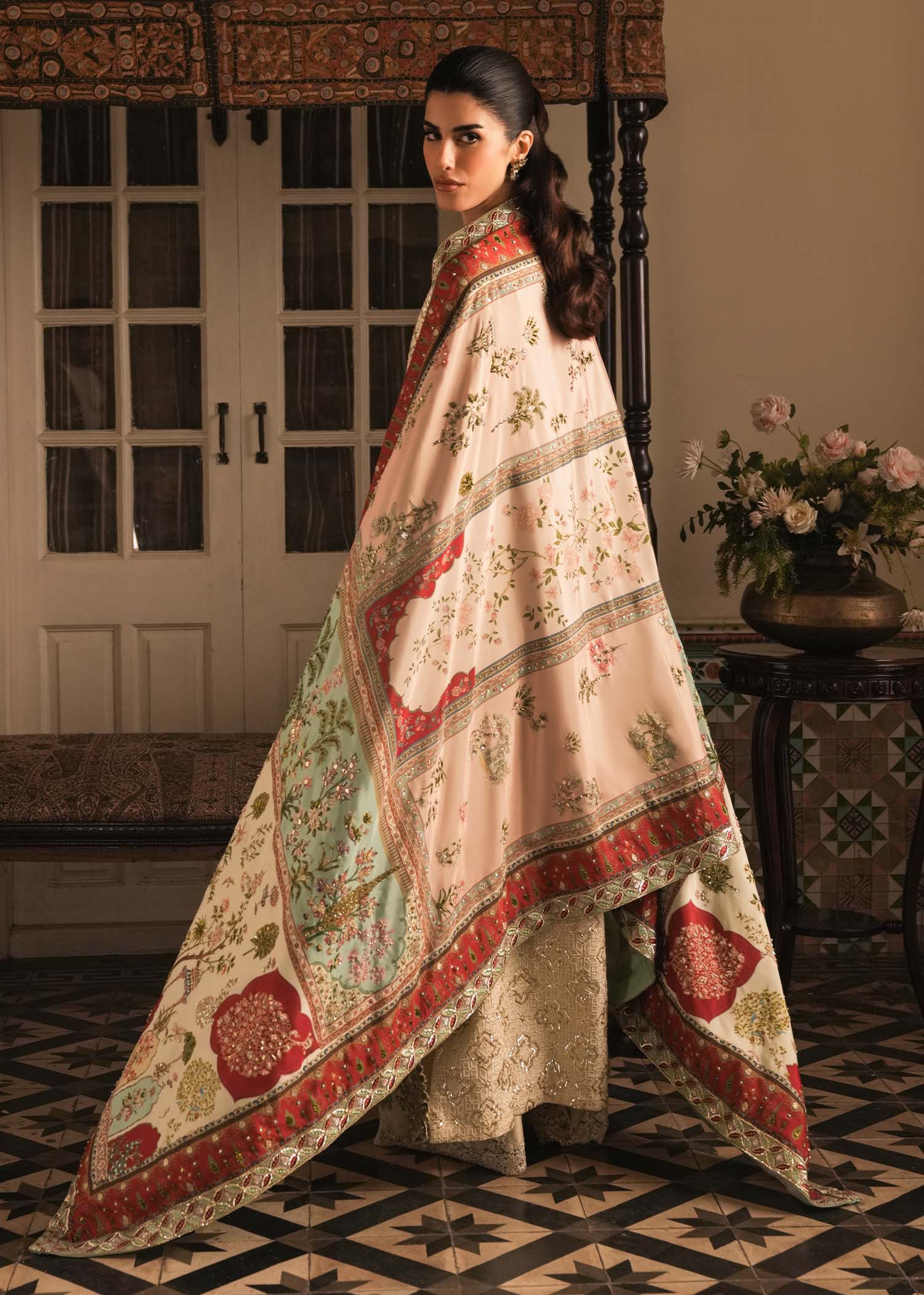 Saira Shakira Gilded style — Mairaz Ivory Kurta Set reference, view 7 of 10