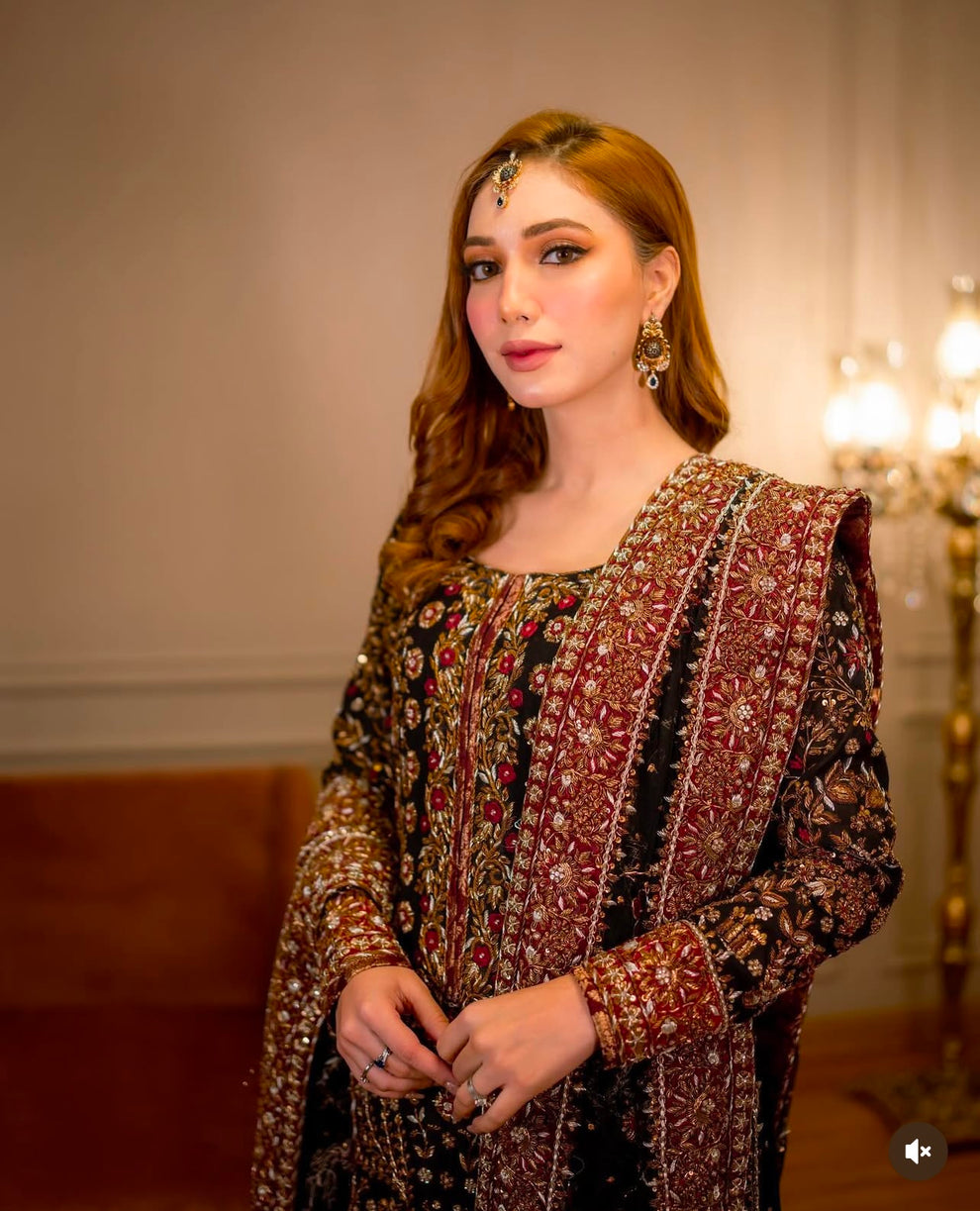 Haris Shakeel Shayna style — Mairaz black maxi reference, view 4 of 10