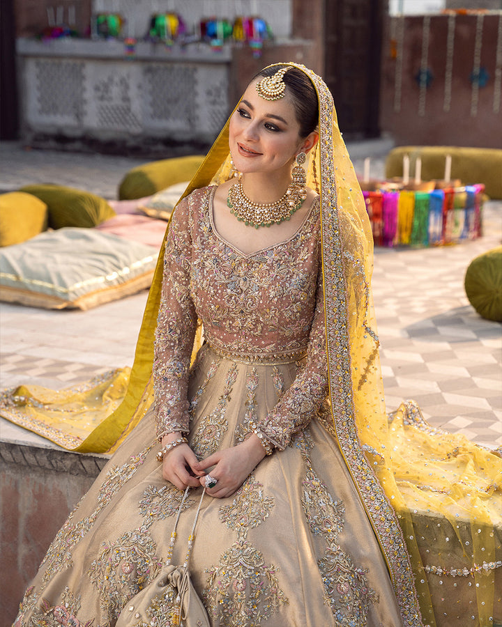 Faiza Saqlain Mahveen Style — Mairaz Yellow & Golden Lehenga