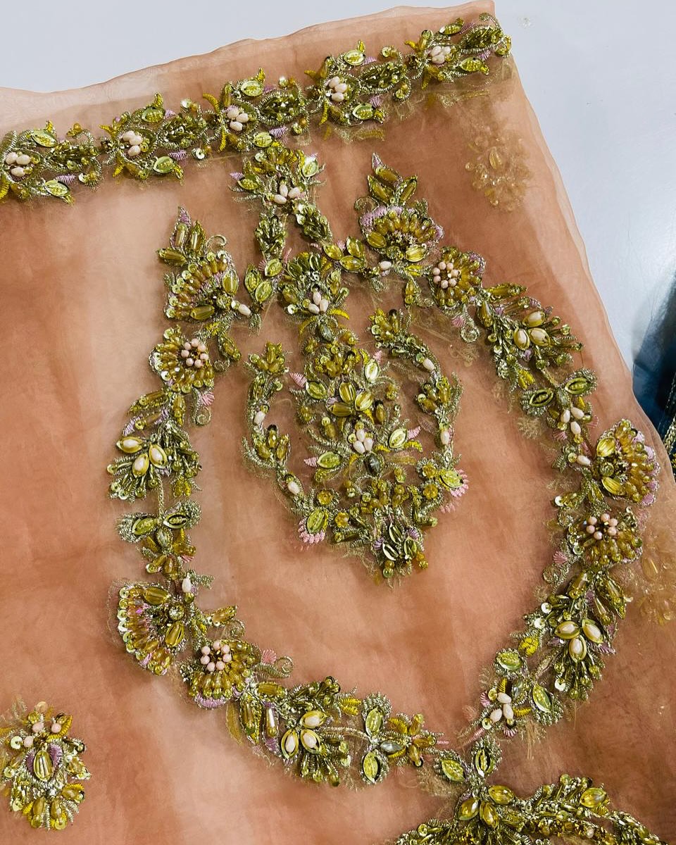 Faiza Saqlain Mahveen Style — Mairaz Yellow & Golden Lehenga