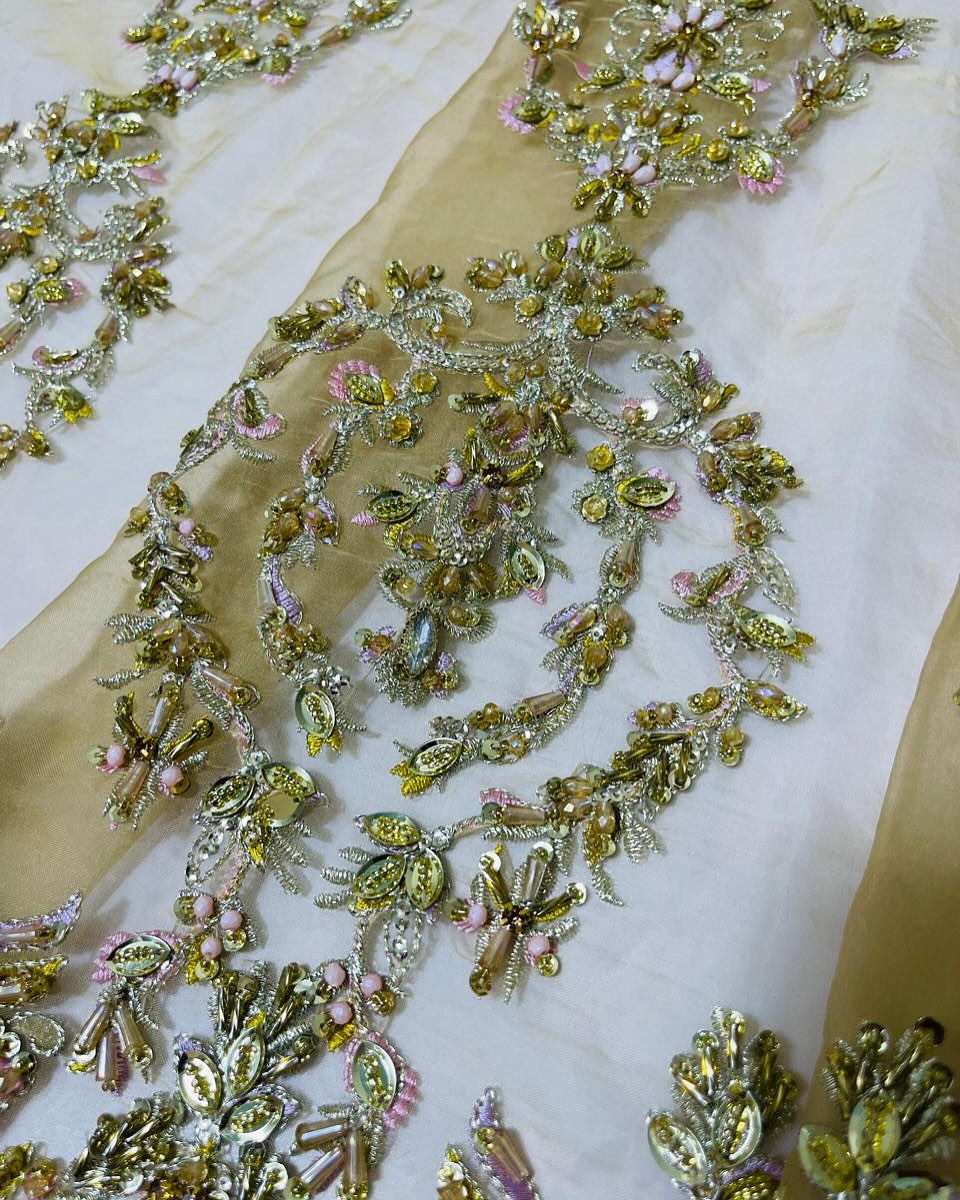 Faiza Saqlain Mahveen Style — Mairaz Yellow & Golden Lehenga