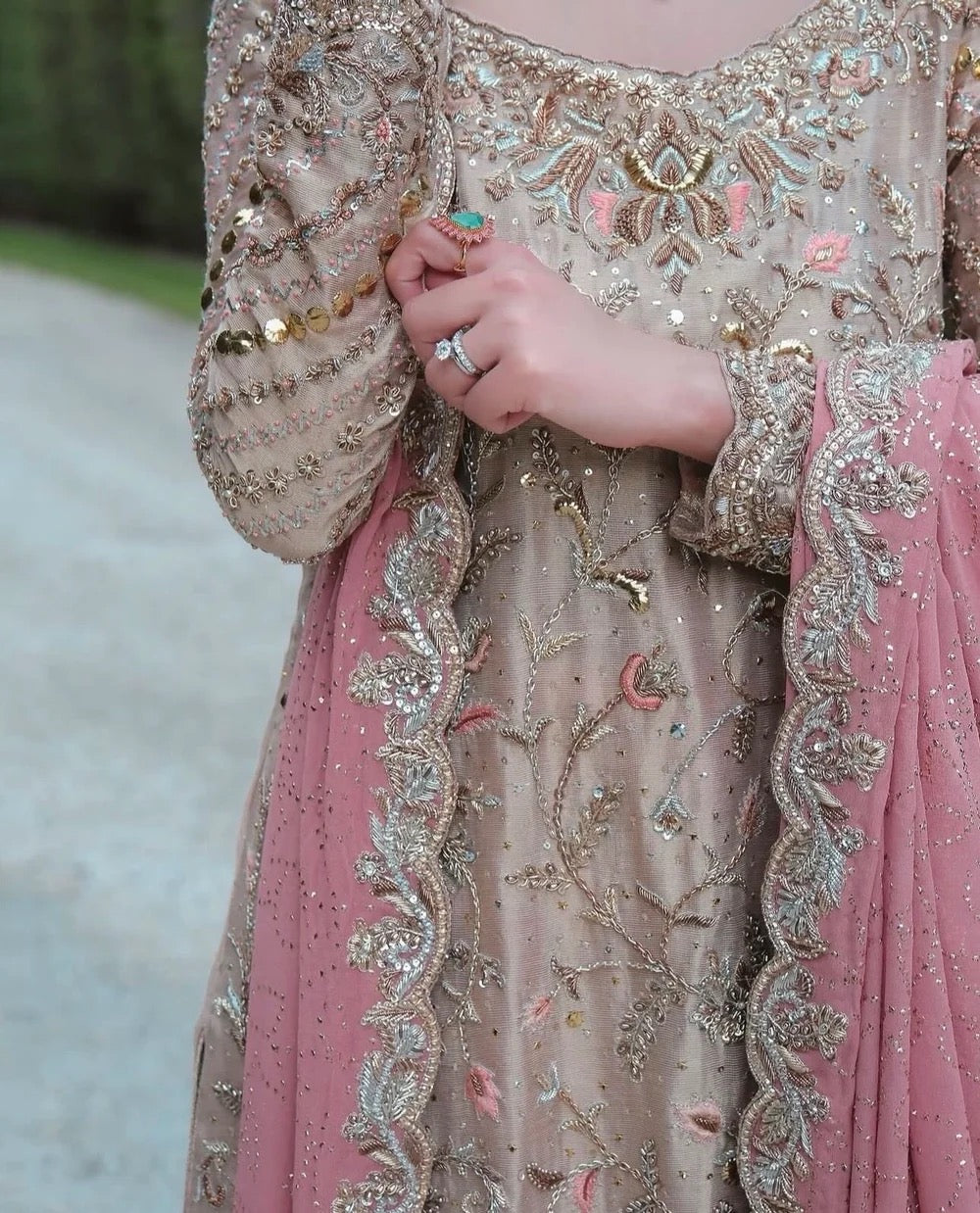 Shazia Kiyani – Champagne & Peach Style