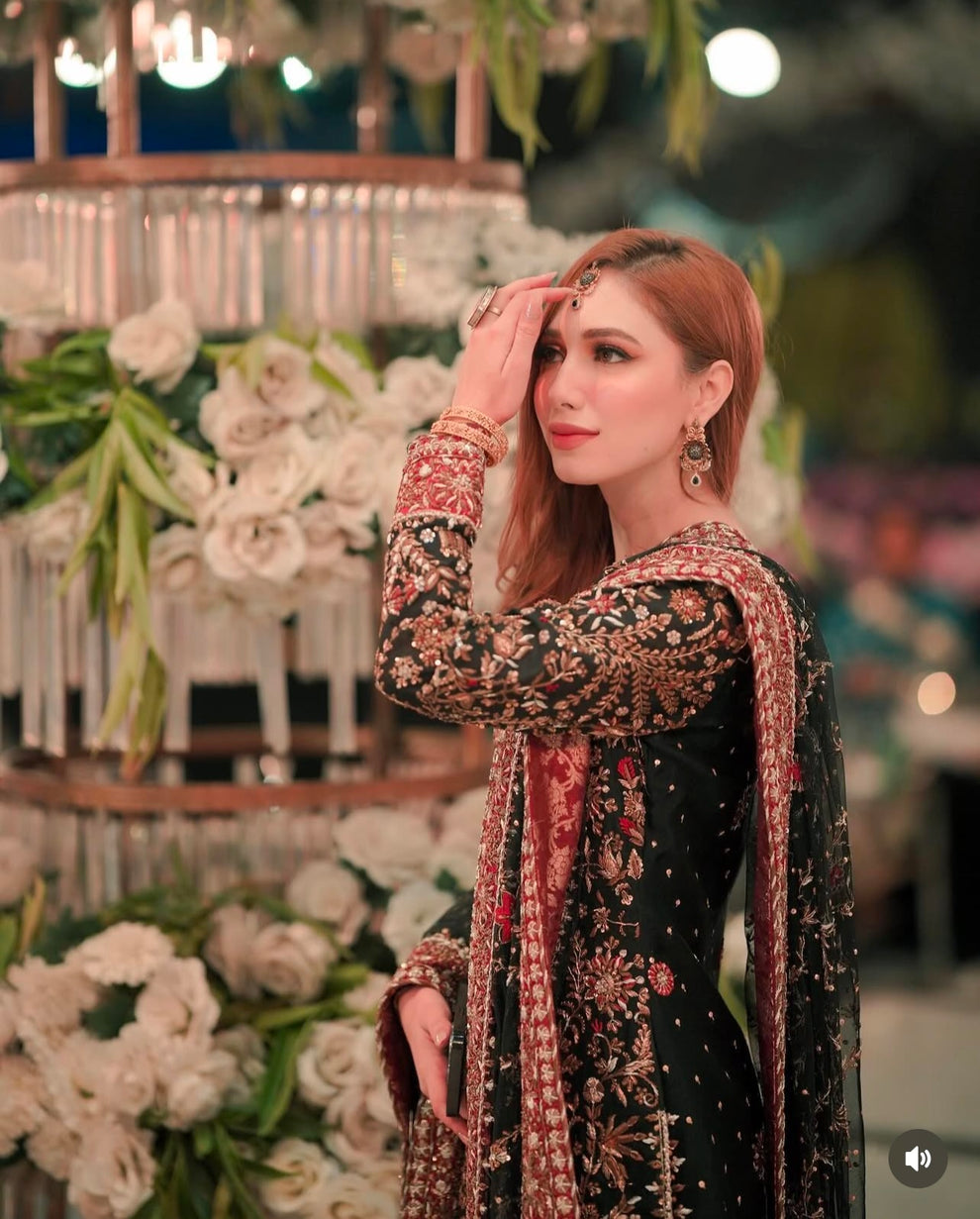 Haris Shakeel Shayna style — Mairaz black maxi reference, view 9 of 10