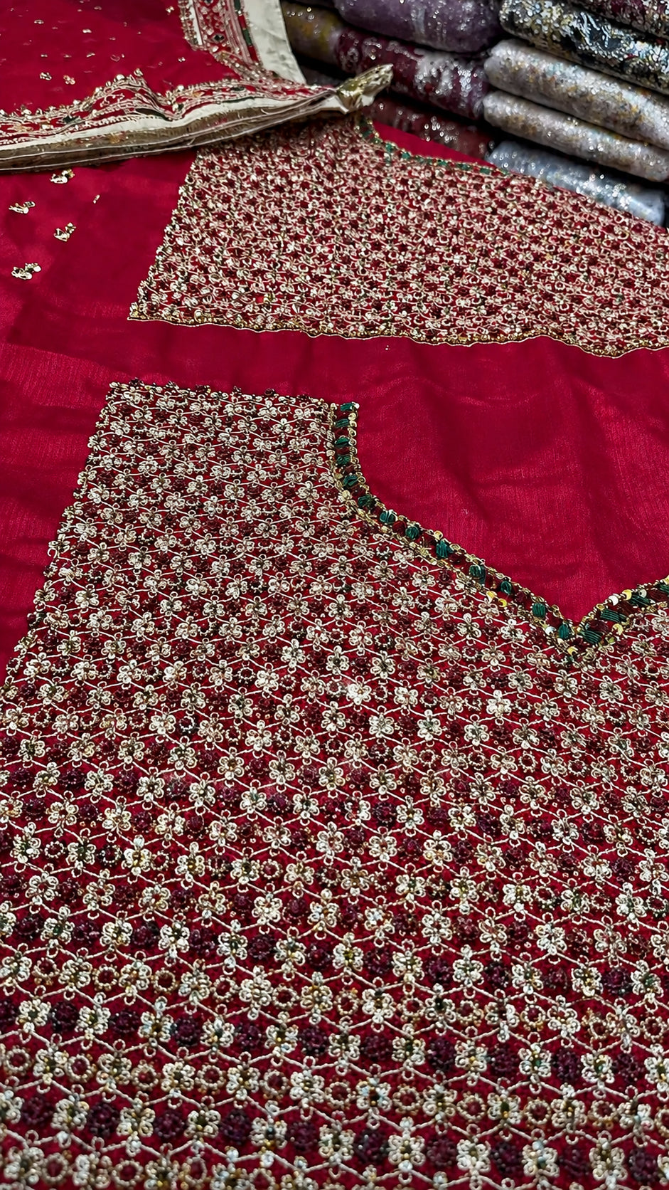 Mina Kashif – Saama Style, embroidered blouse panel detail