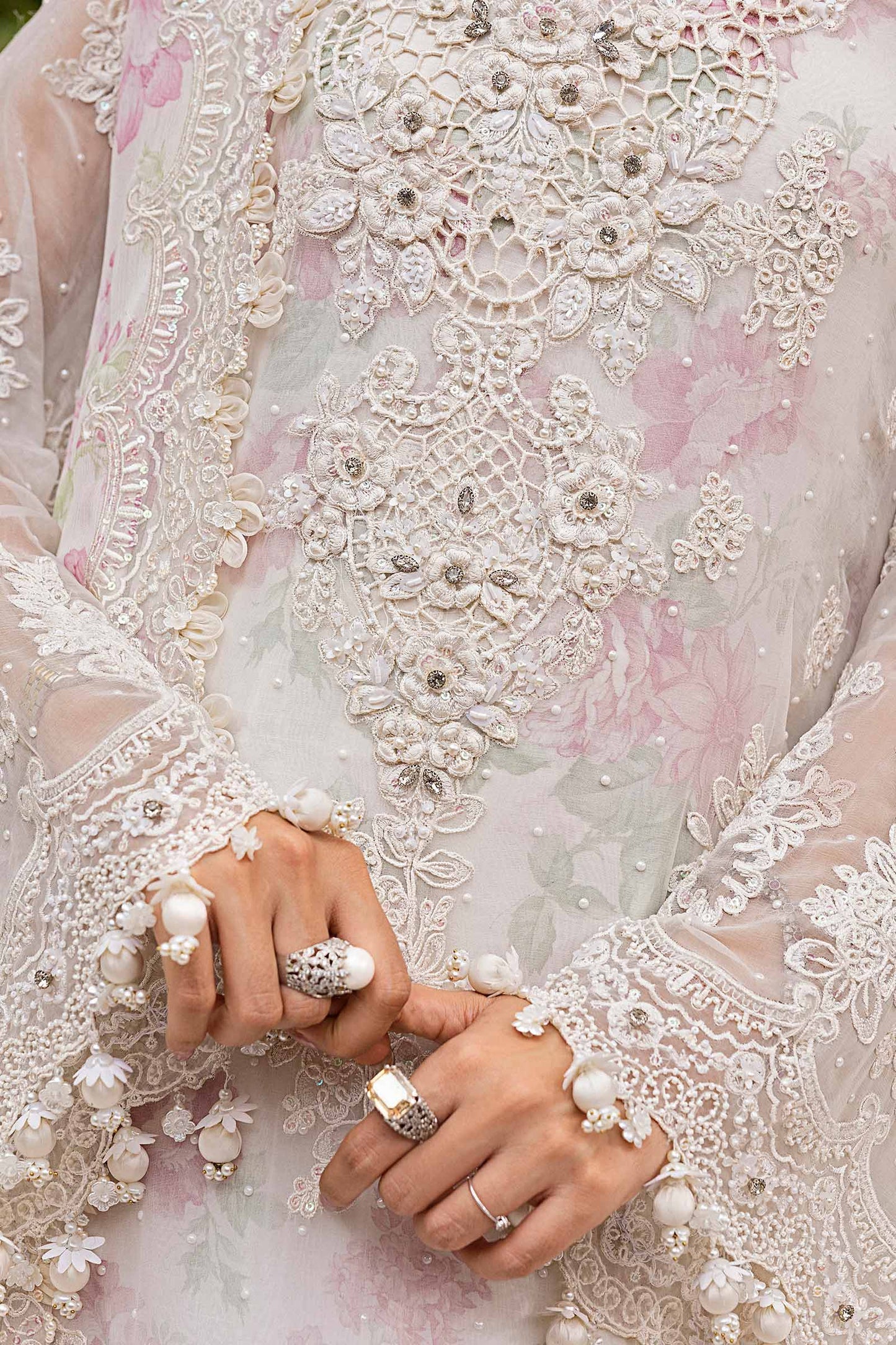Maria.B – MPC-25-101 Off White Rose Style — Mairaz reproduction, close-up detail, image 5 of 10