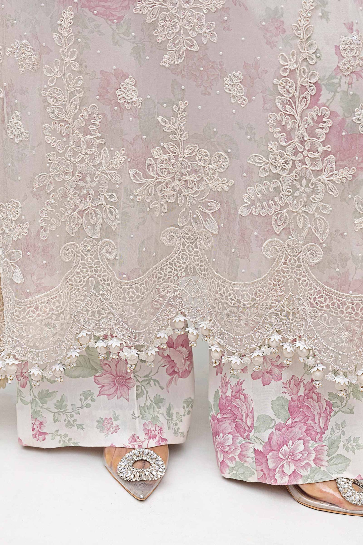 Maria.B – MPC-25-101 Off White Rose Style — Mairaz reproduction, close-up detail, image 7 of 10