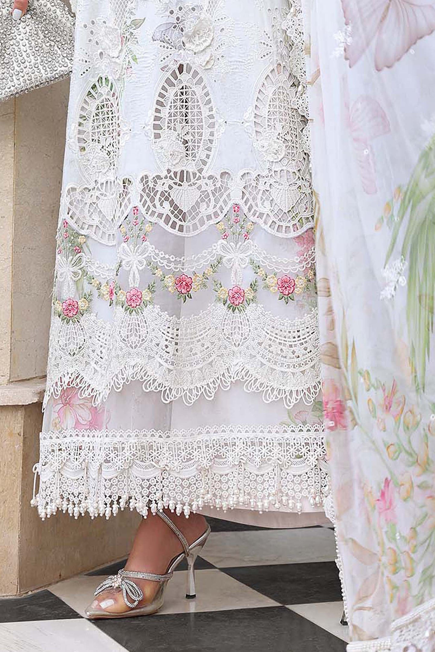 Off-White lawn Pakistani suit, EL-26-03 style, embroidery detail