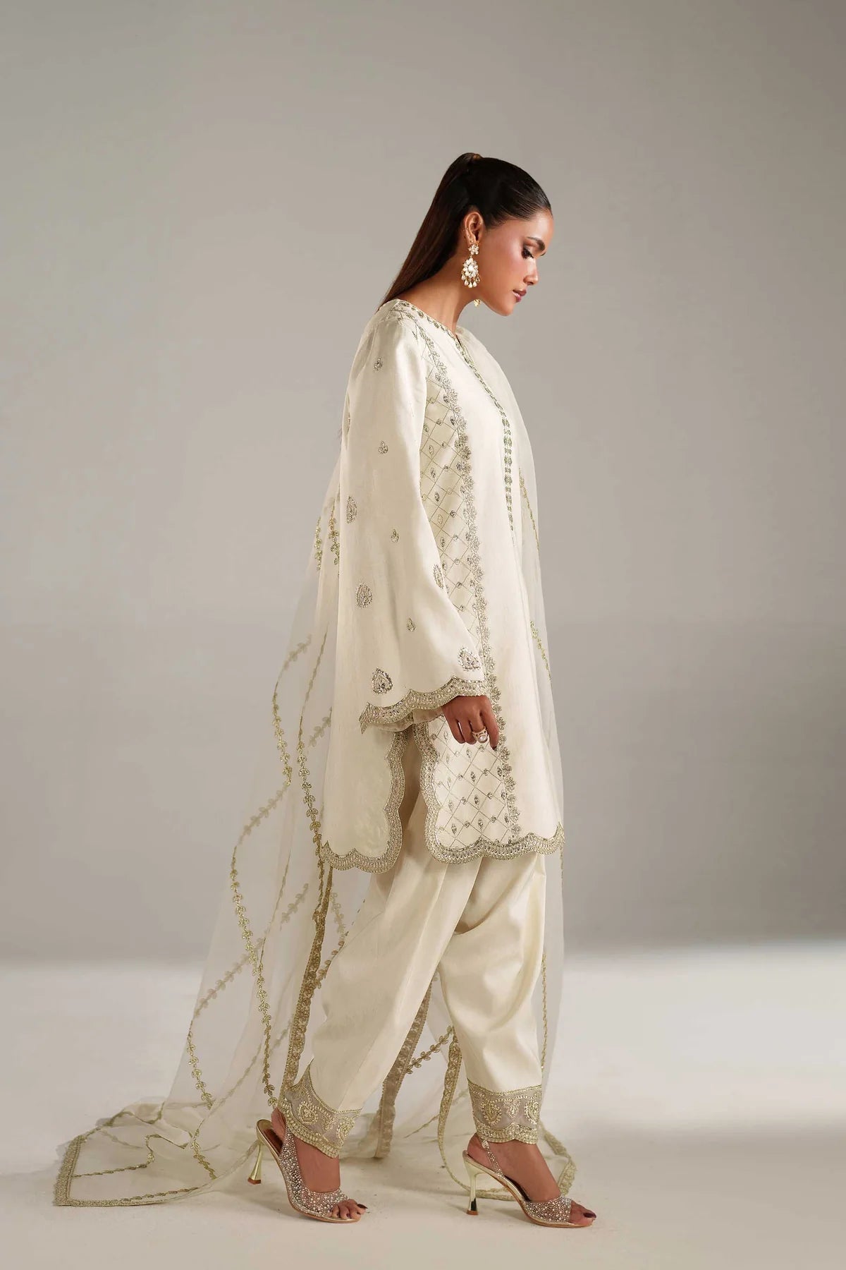 Akbar Aslam Ruqai style — Mairaz Korean silk three-piece suit reference, view 2 of 5