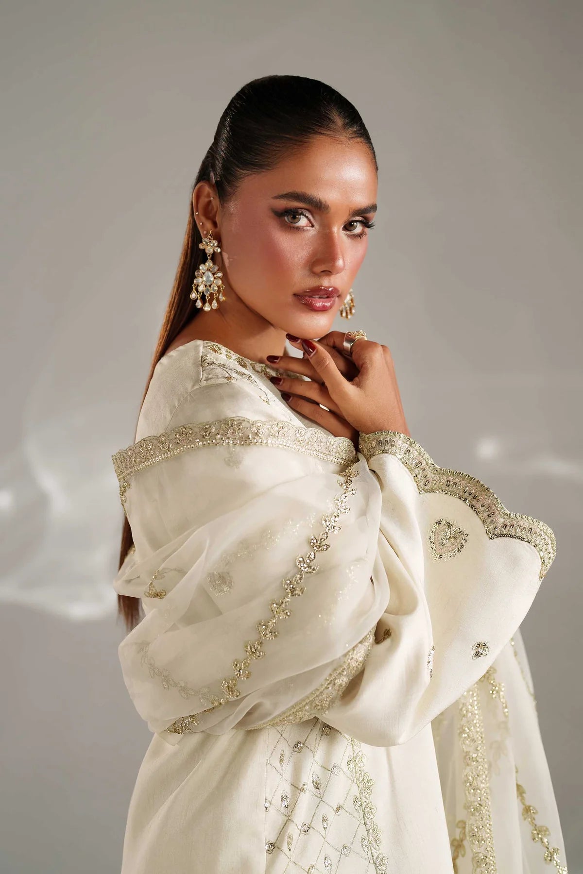 Akbar Aslam Ruqai style — Mairaz Korean silk three-piece suit reference, view 4 of 5