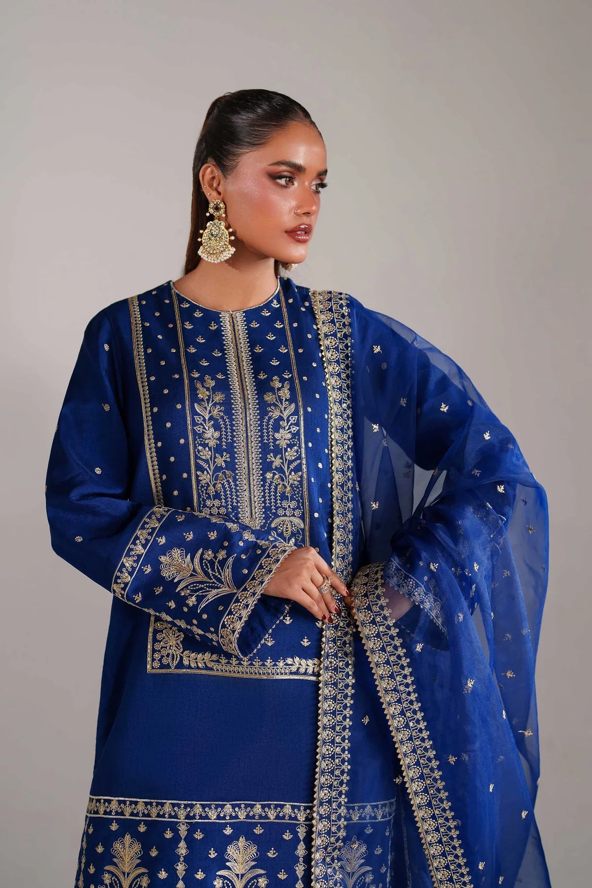 Akbar Aslam Nilam style — Mairaz Korean silk three-piece suit reference, view 2 of 5