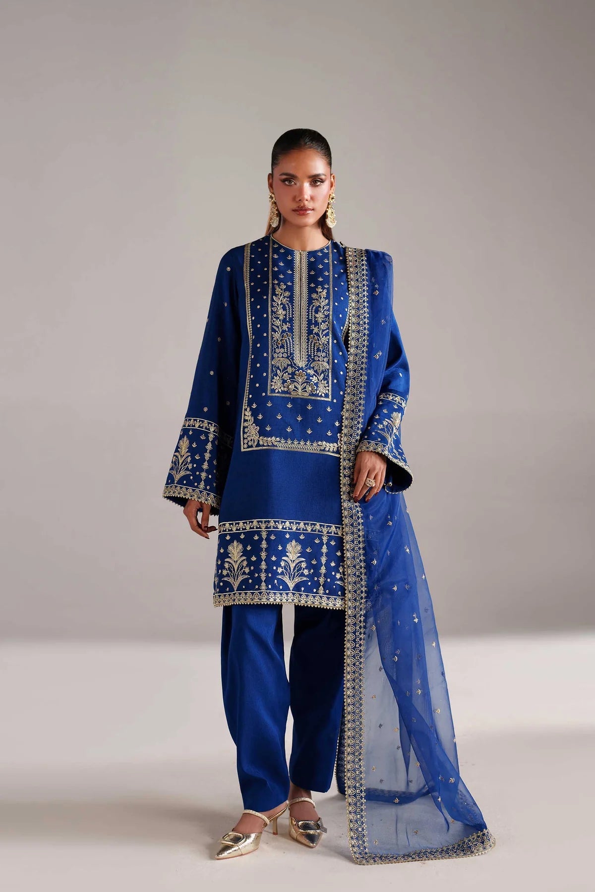 Akbar Aslam Nilam style — Mairaz Korean silk three-piece suit reference, view 3 of 5