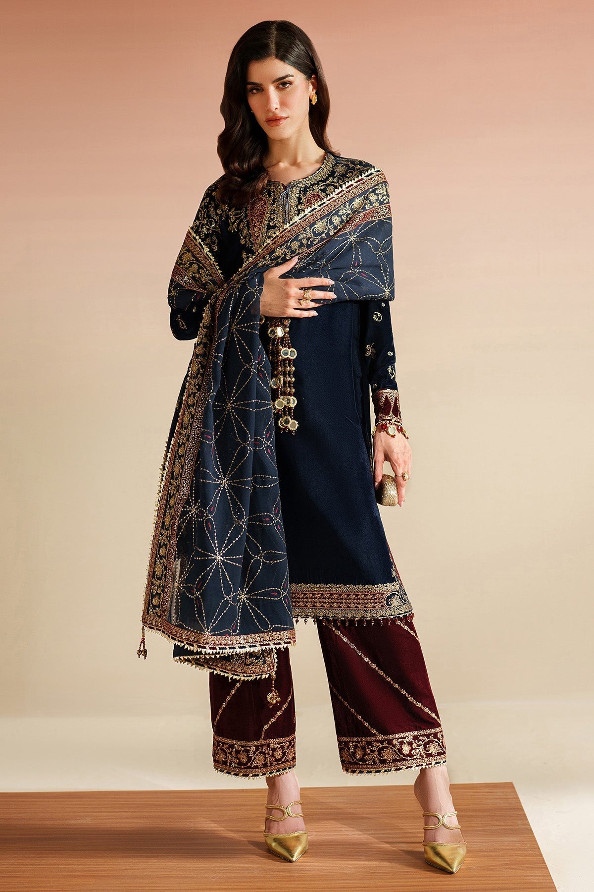 Jazmin VVF D-7 style — Mairaz embroidered velvet three-piece suit reference, view 10 of 11