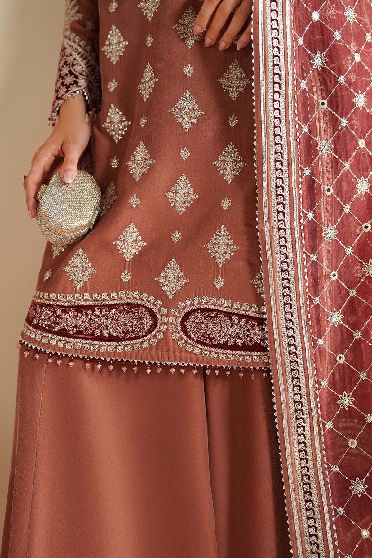 Jazmin VVF D-3 style — Mairaz embroidered velvet three-piece suit reference, view 10 of 12