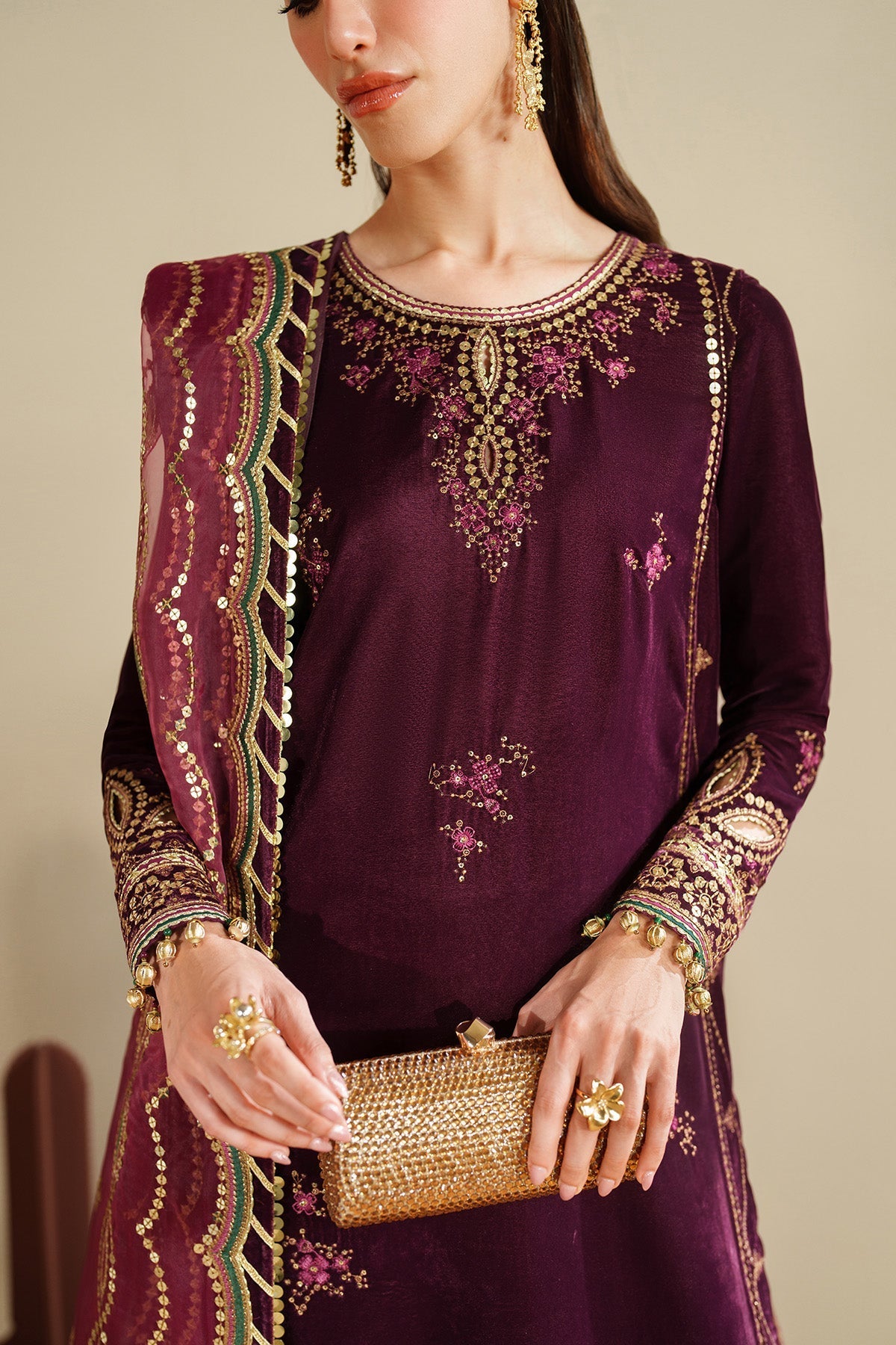 Jazmin VVF D-4 style — Mairaz embroidered velvet three-piece suit reference, view 3 of 9