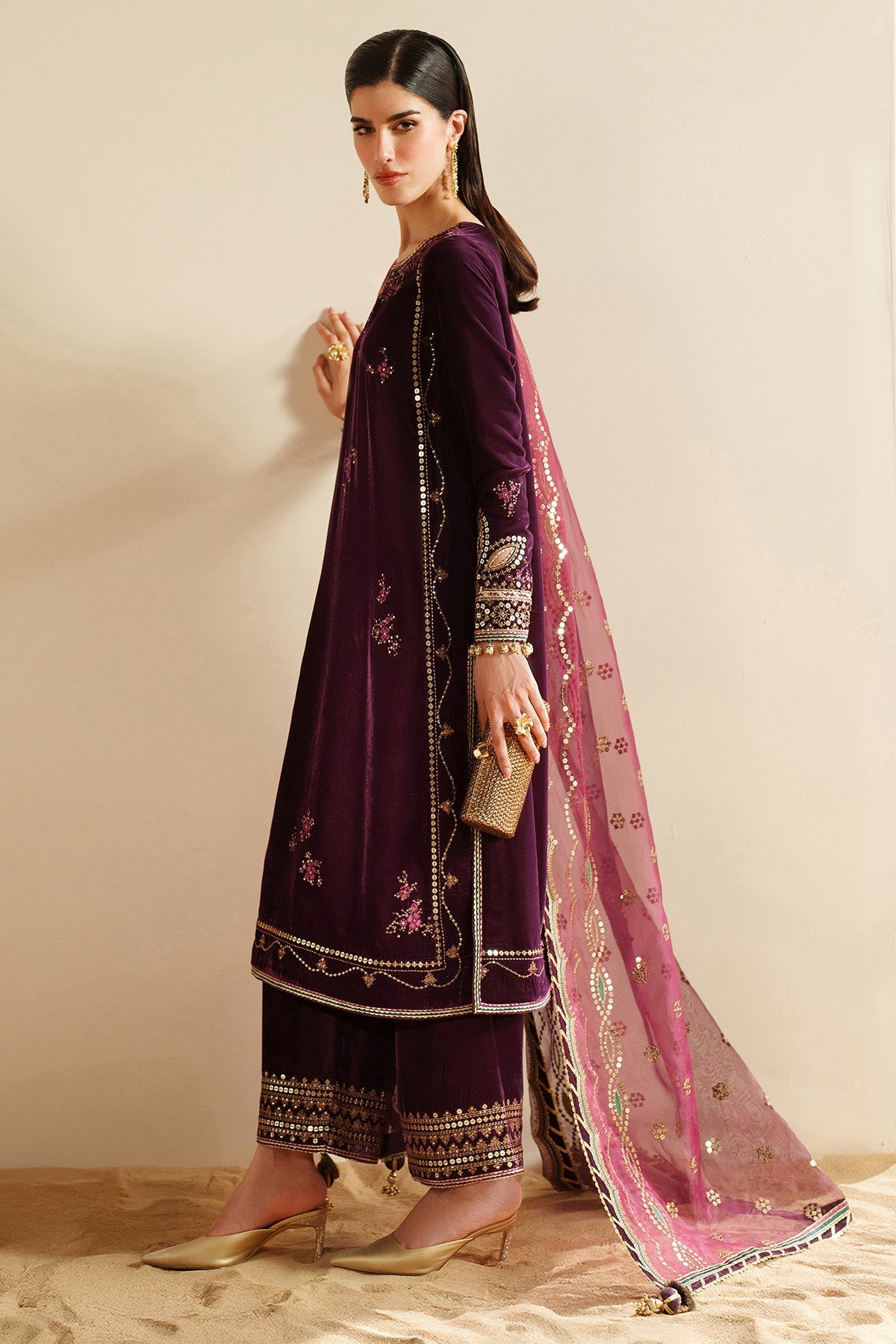 Jazmin VVF D-4 style — Mairaz embroidered velvet three-piece suit reference, view 5 of 9