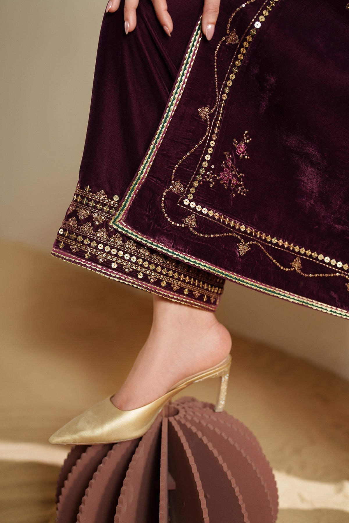 Jazmin VVF D-4 style — Mairaz embroidered velvet three-piece suit reference, view 9 of 9