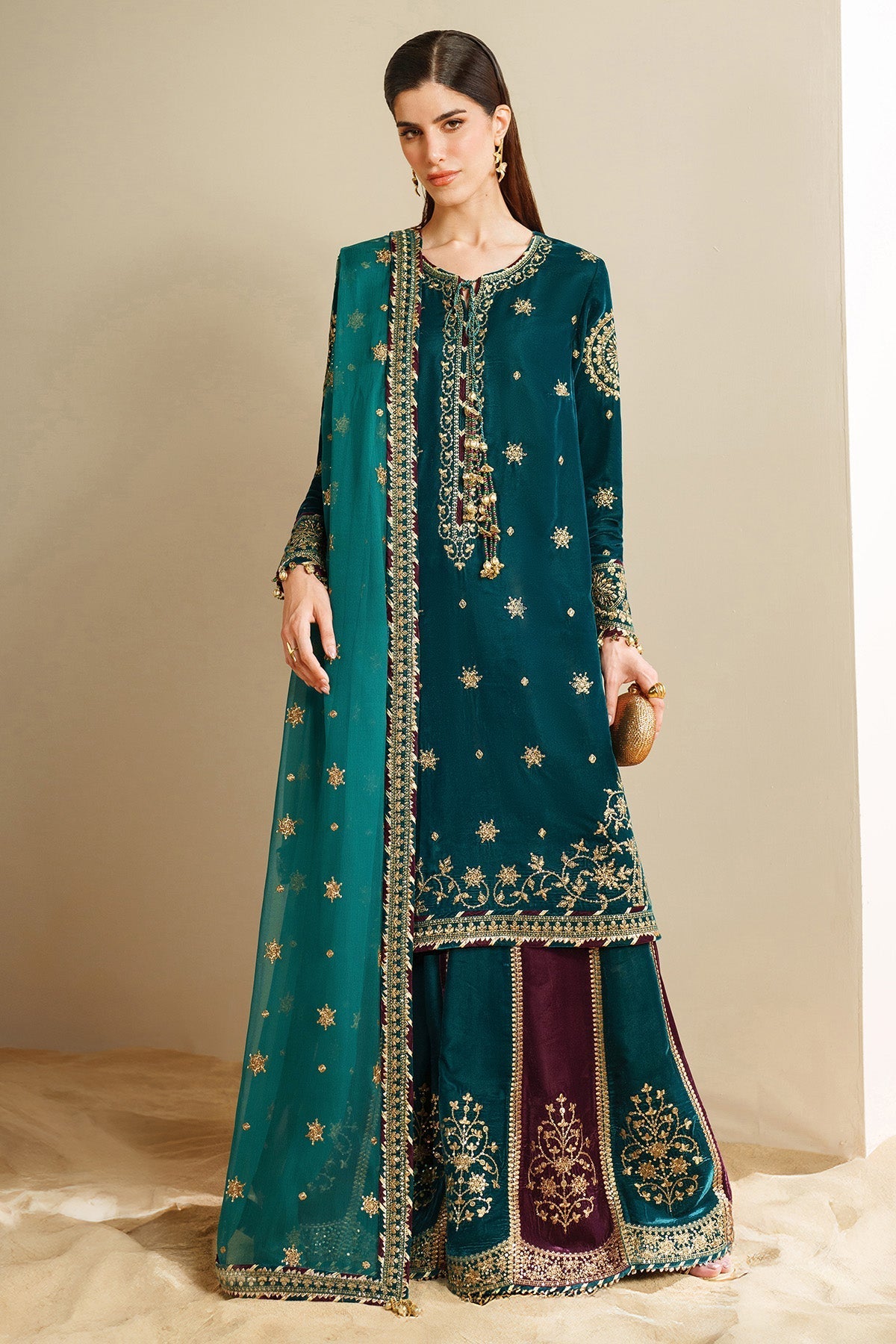 Jazmin VVF D-8 style — Mairaz embroidered velvet three-piece suit reference, view 11 of 12