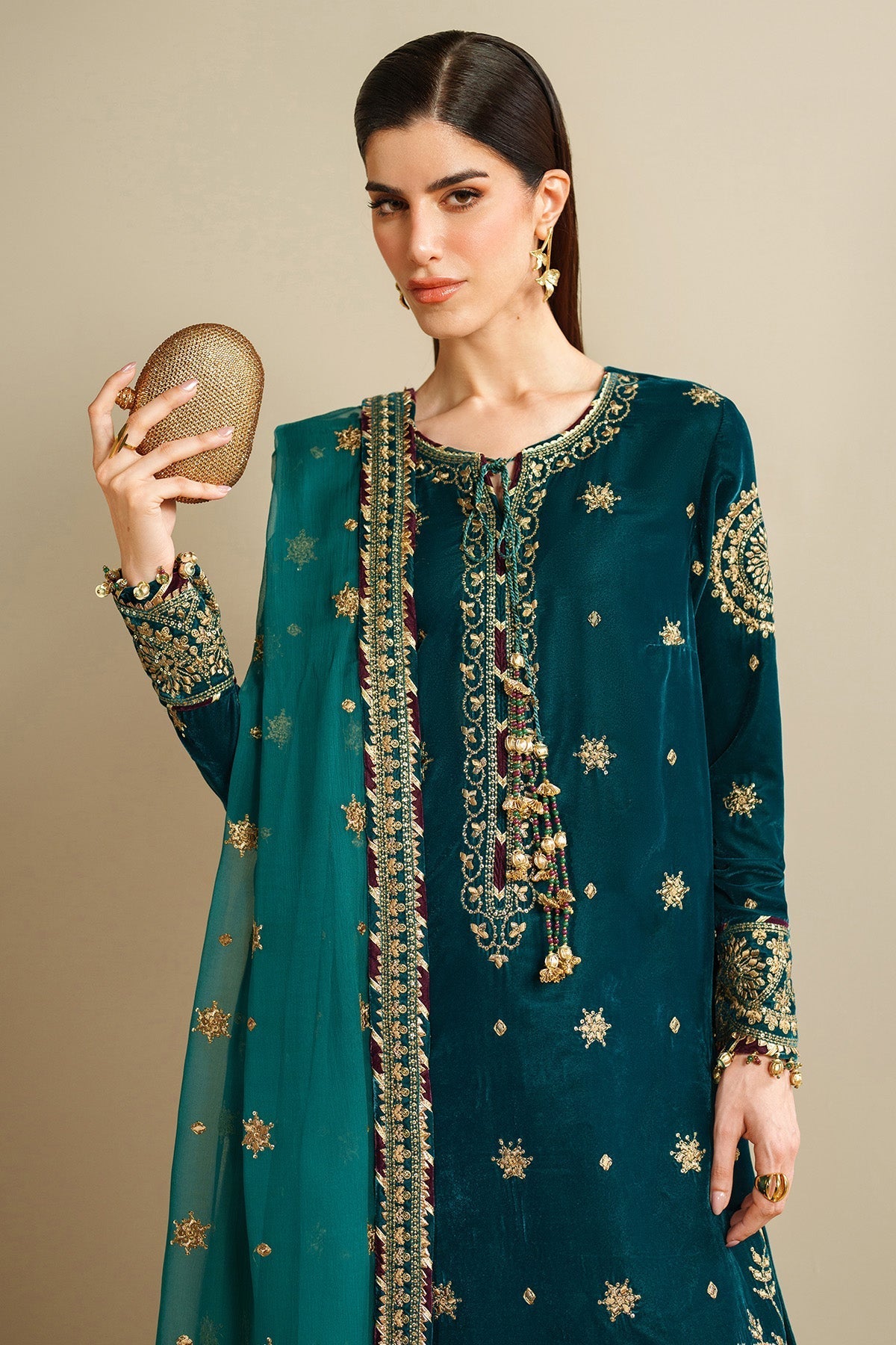 Jazmin VVF D-8 style — Mairaz embroidered velvet three-piece suit reference, view 10 of 12