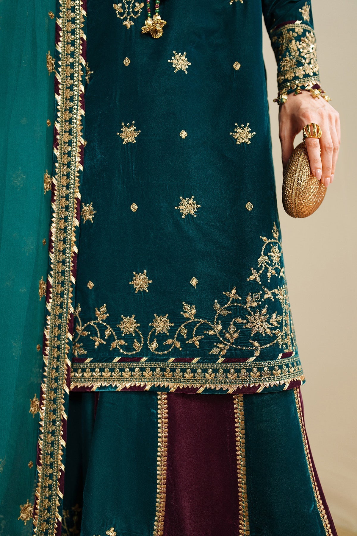 Jazmin VVF D-8 style — Mairaz embroidered velvet three-piece suit reference, view 8 of 12