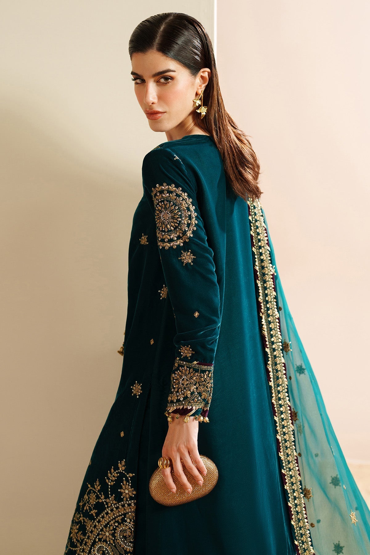 Jazmin VVF D-8 style — Mairaz embroidered velvet three-piece suit reference, view 7 of 12