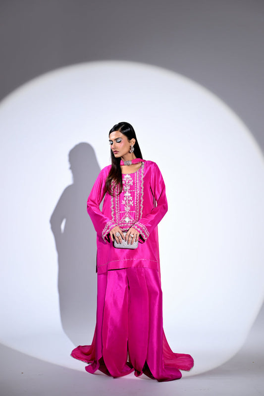 Huma Mistry Fuchsia Flame style — Mairaz fuchsia three-piece suit reference, view 1 of 6