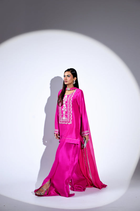 Huma Mistry Fuchsia Flame style — Mairaz fuchsia three-piece suit reference, view 2 of 6