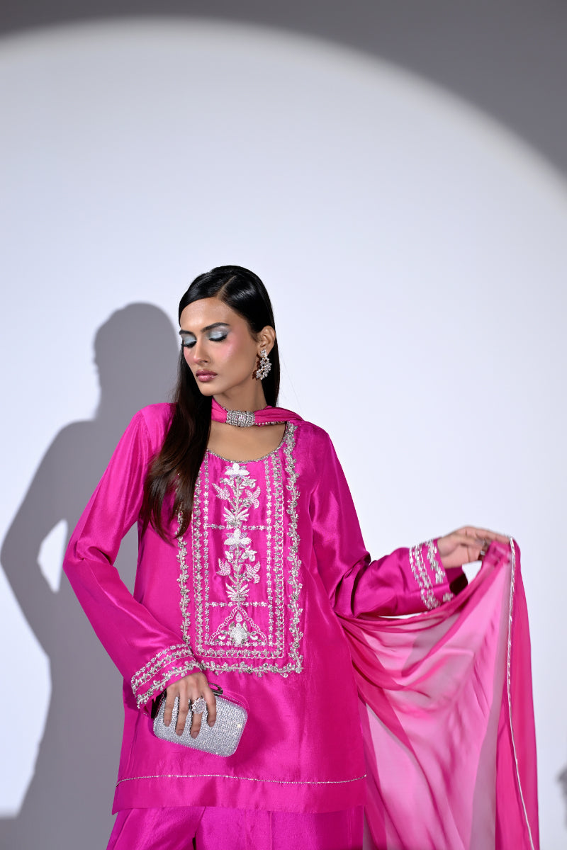 Huma Mistry Fuchsia Flame style — Mairaz fuchsia three-piece suit reference, view 4 of 6