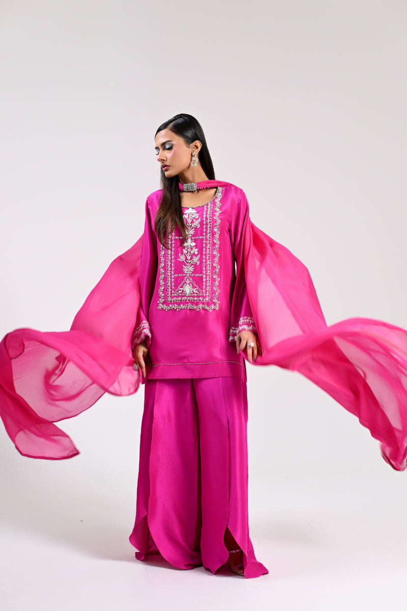Huma Mistry Fuchsia Flame style — Mairaz fuchsia three-piece suit reference, view 3 of 6