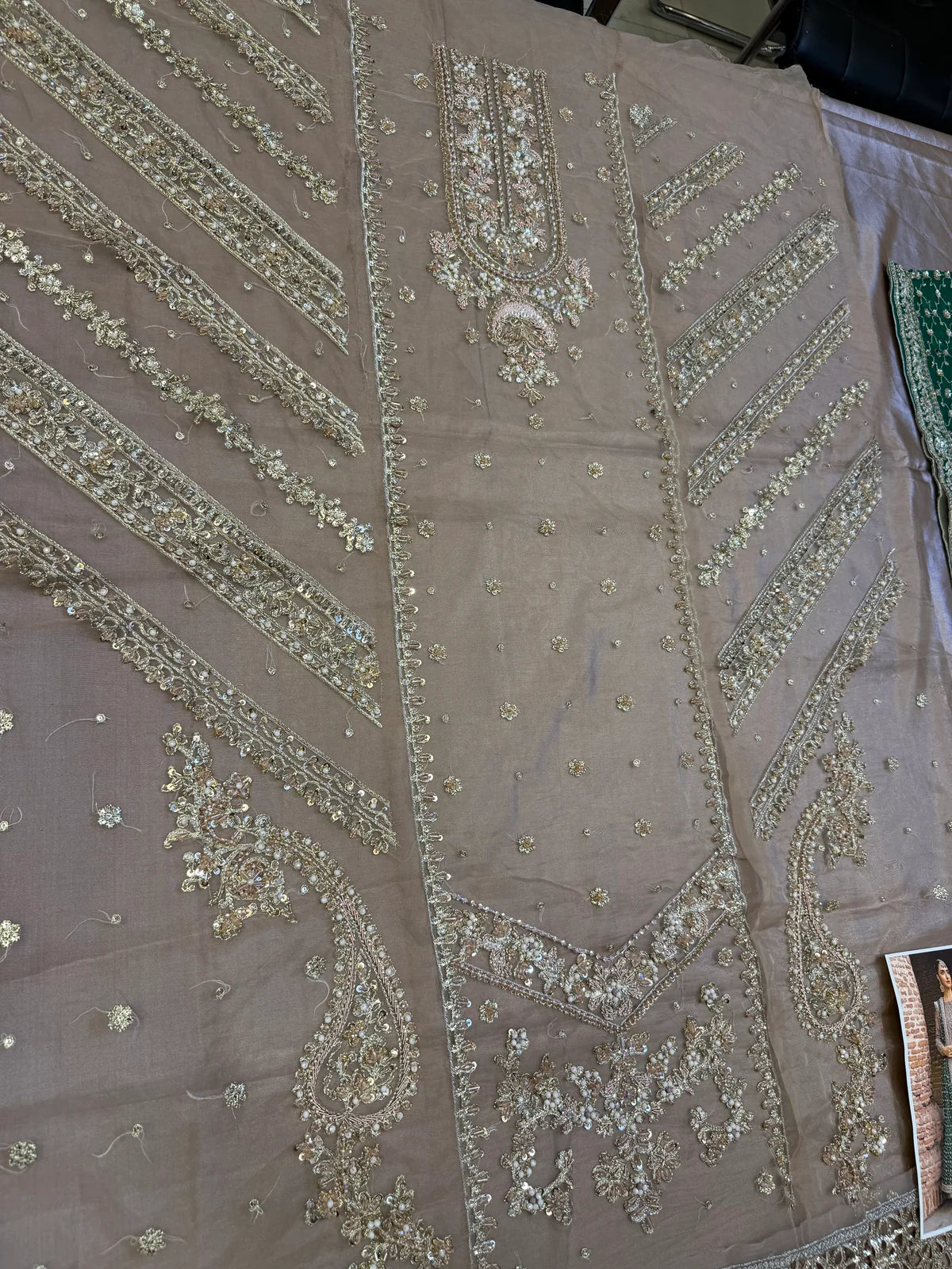Maria B – Widad Style, embroidered shirt fabric detail