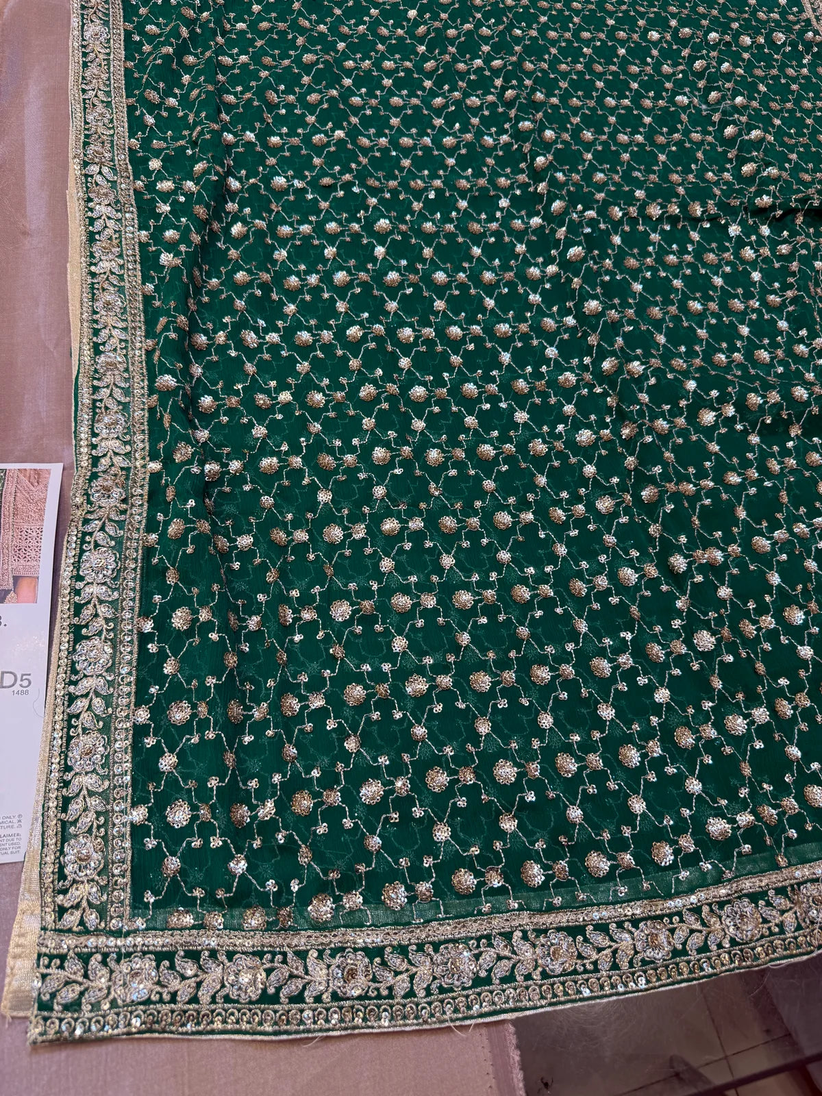 Maria B – Widad Style, green embroidered trouser fabric detail