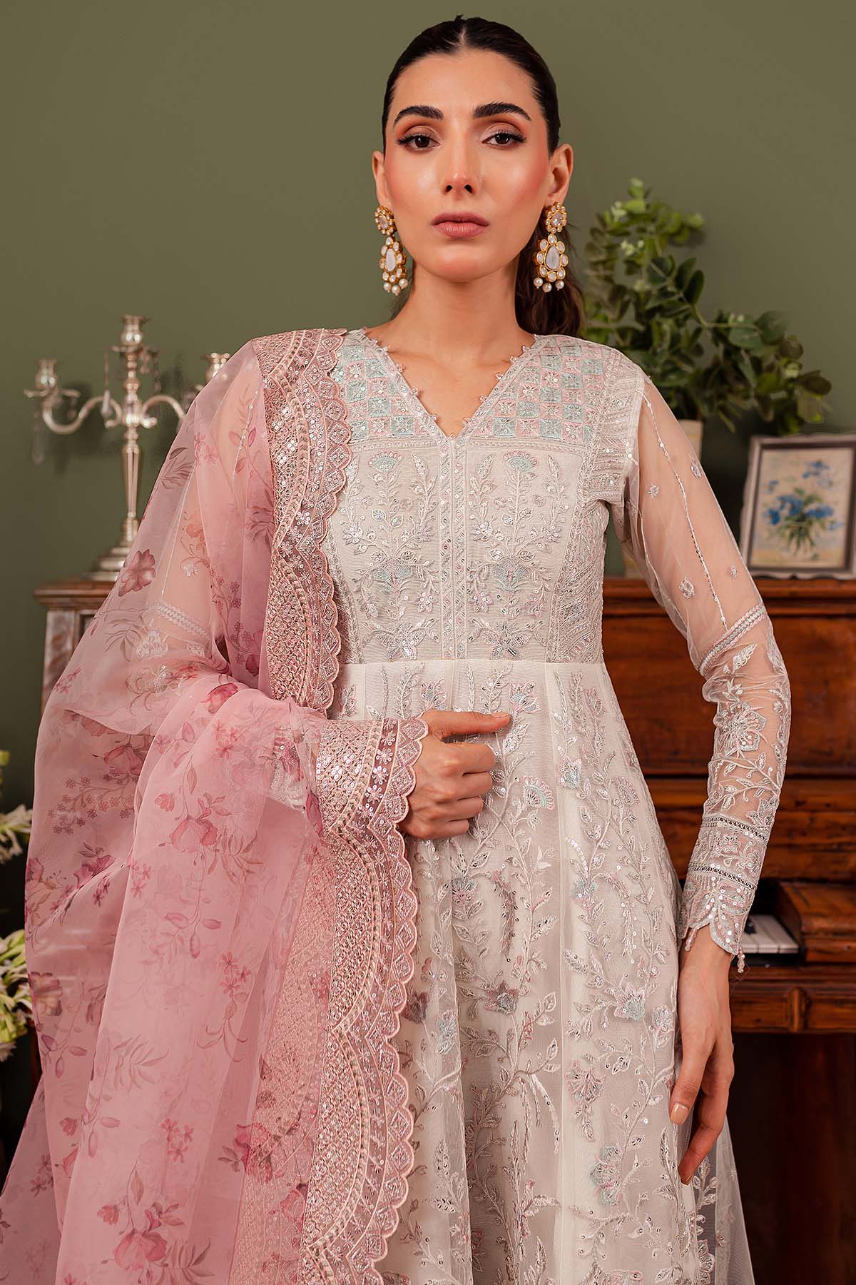 Farasha Isabel Style — Mairaz Three-Piece Suit
