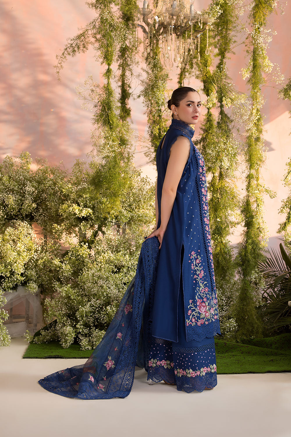 Sobia Nazir L25-4A Style — Mairaz Lawn Suit