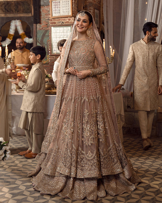 Faiza Saqlain – Mahra Style