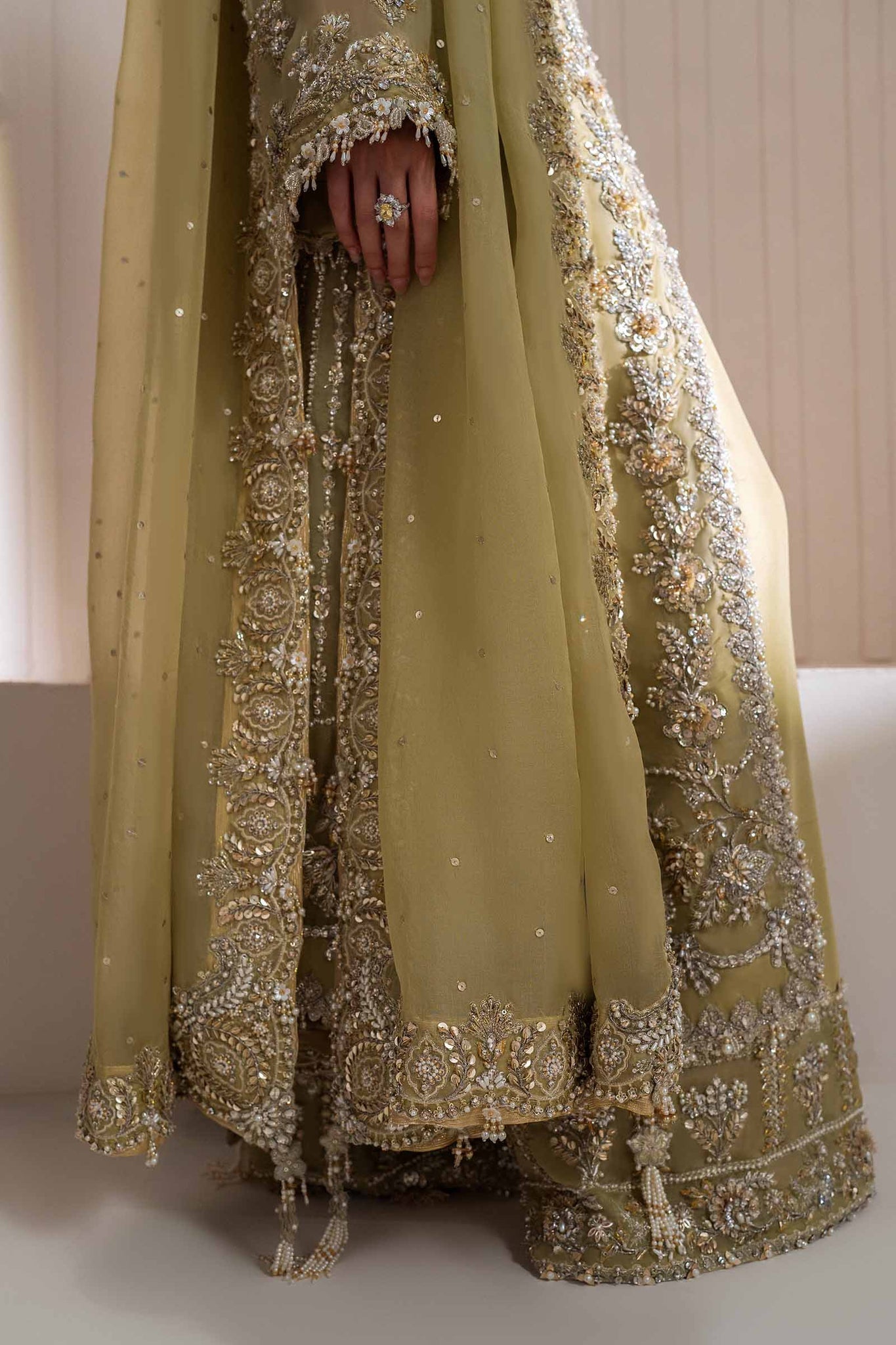 Elan Léonore style — Mairaz Raw Silk Three-Piece Suit reference, view 4 of 5