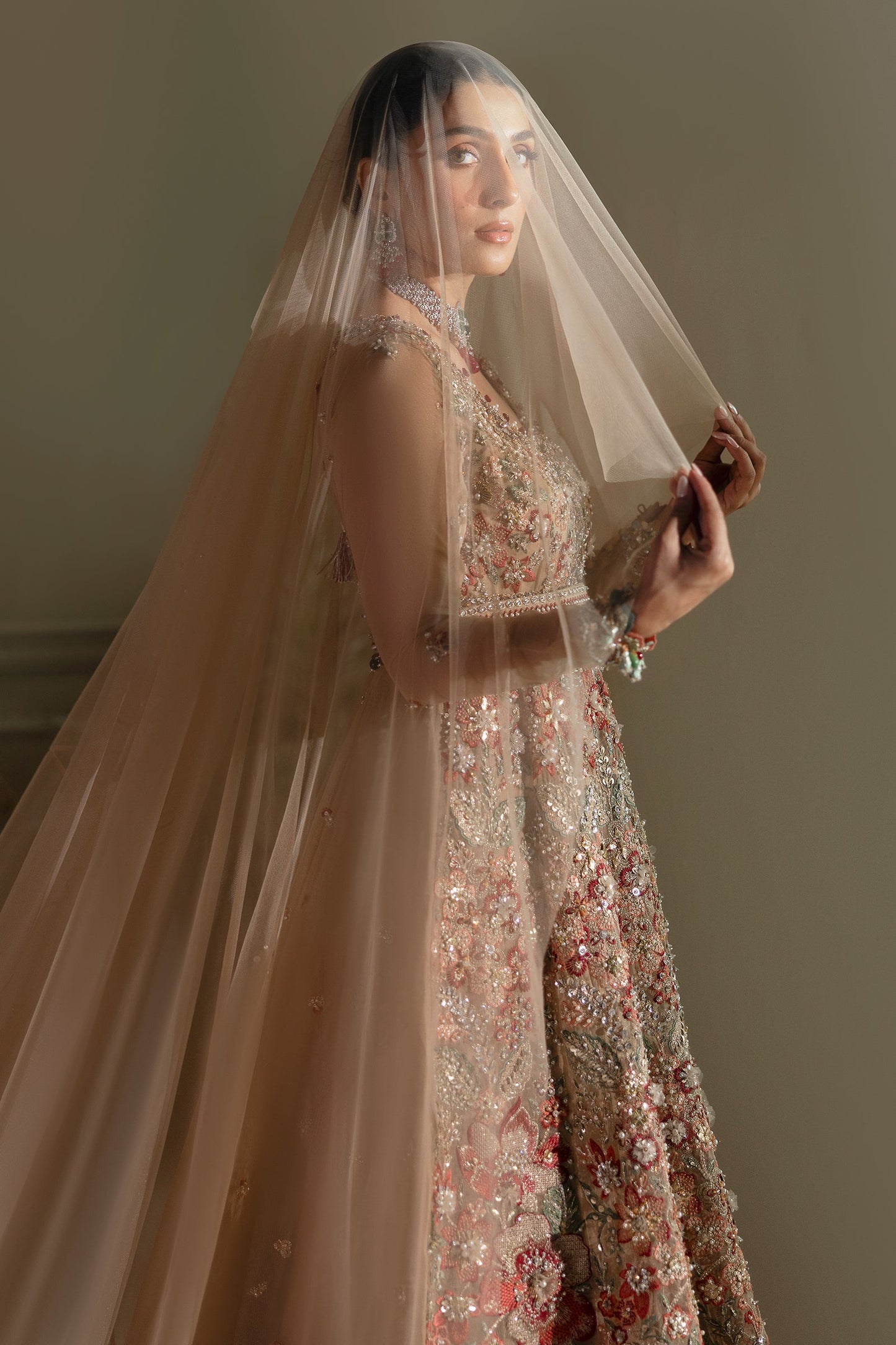 Élan Maharani EC24-04 style — Mairaz beige maxi reference, view 5 of 8