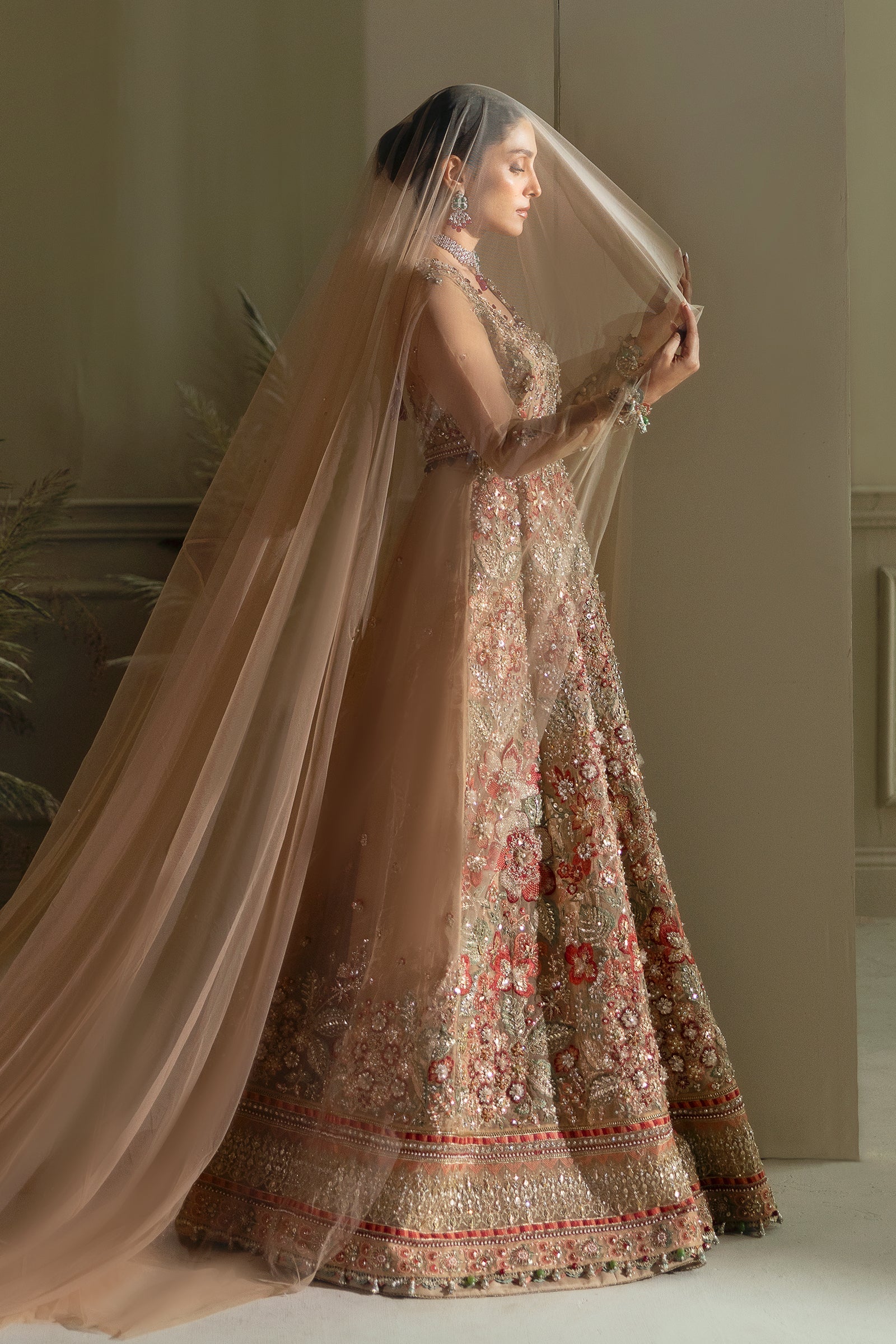 Élan Maharani EC24-04 style — Mairaz beige maxi reference, view 6 of 8