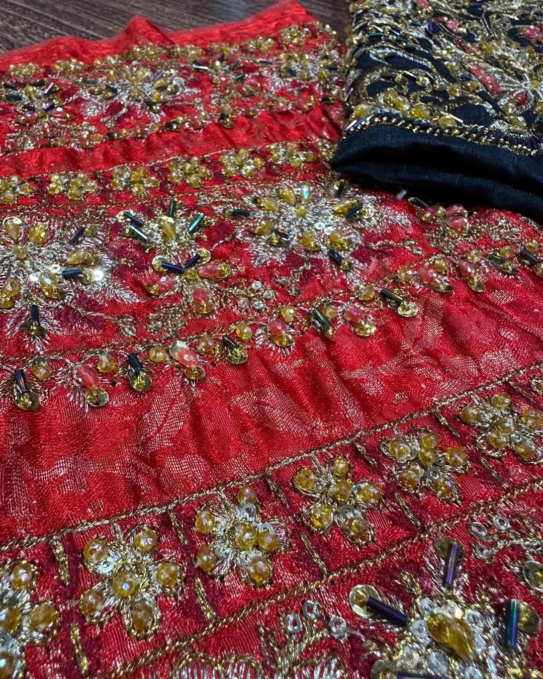 Haris Shakeel – Shayna Style, red dupatta embroidery detail
