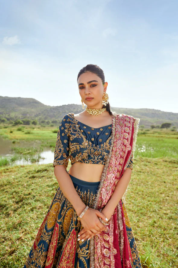 Ahmad Sultan Suraz style side view with fuchsia dupatta
