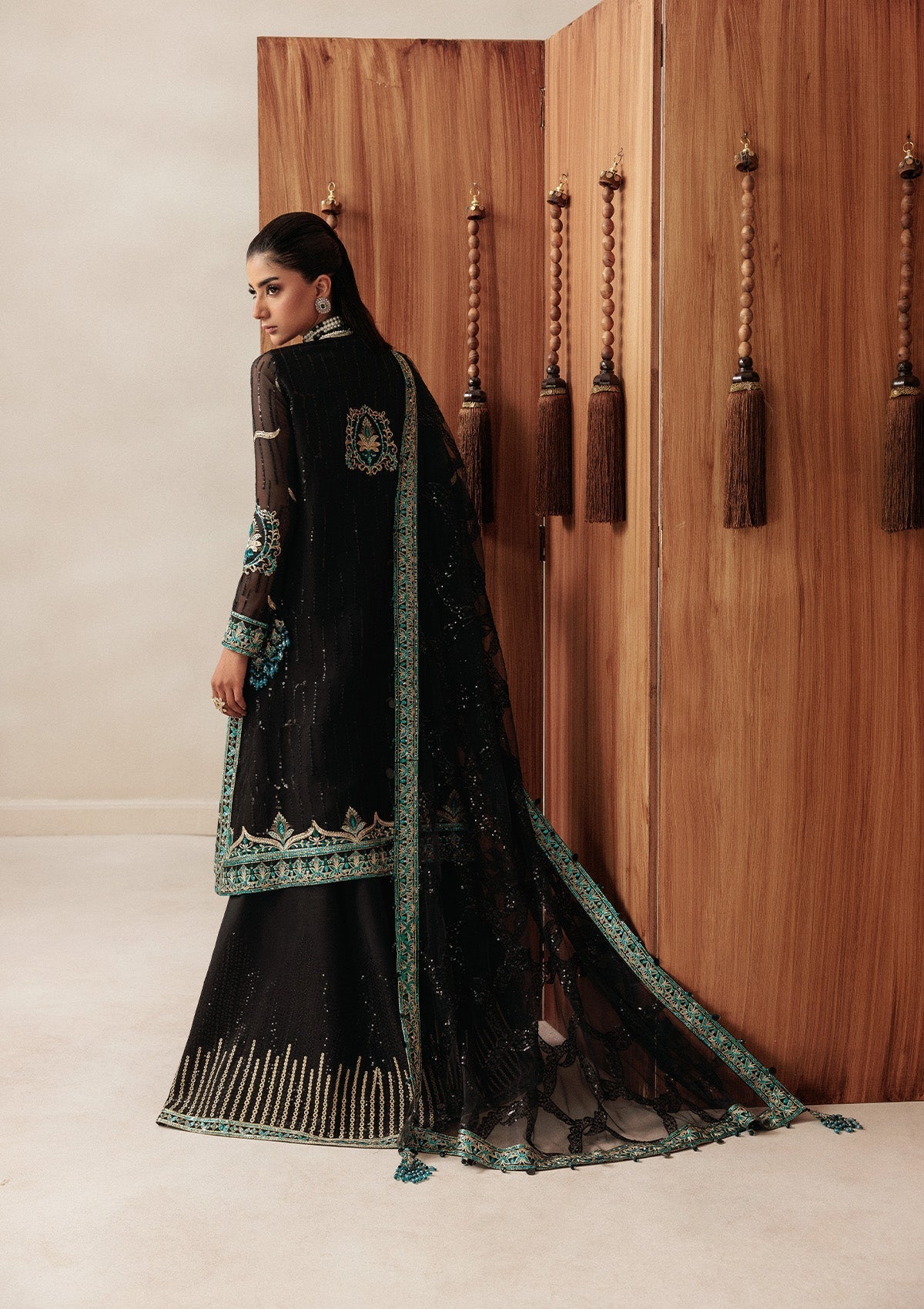 Aik Atelier Aikshaam Look 05 Style — Mairaz Three-Piece Suit