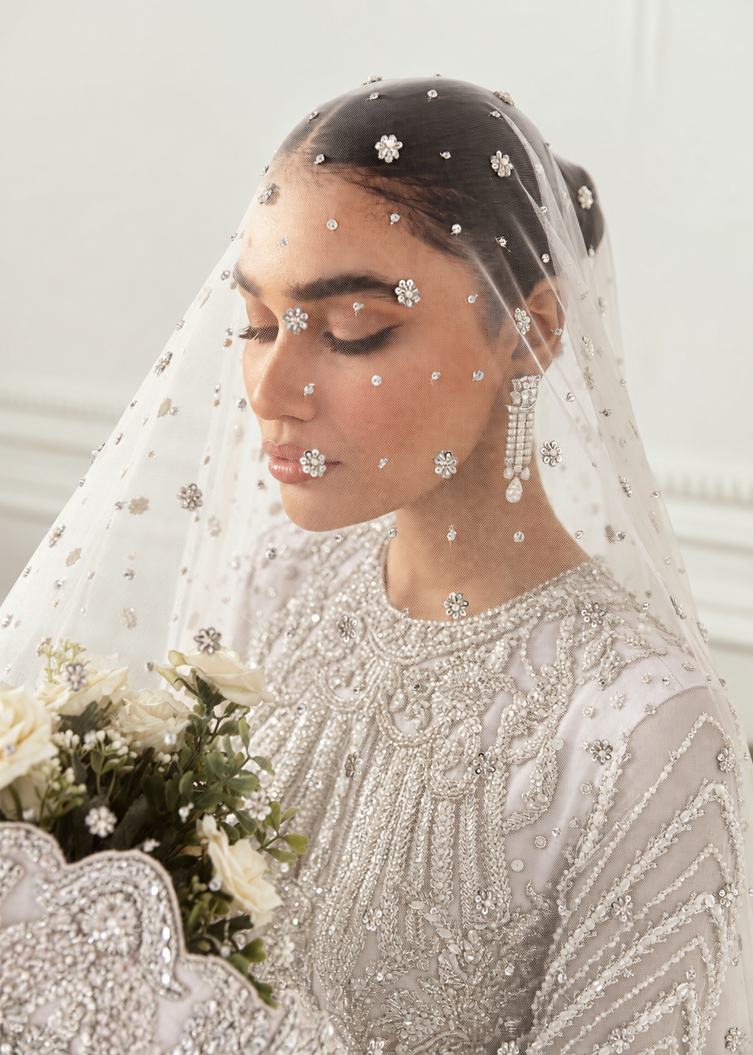 Akbar Aslam Hyacinth White bridal maxi dupatta detail