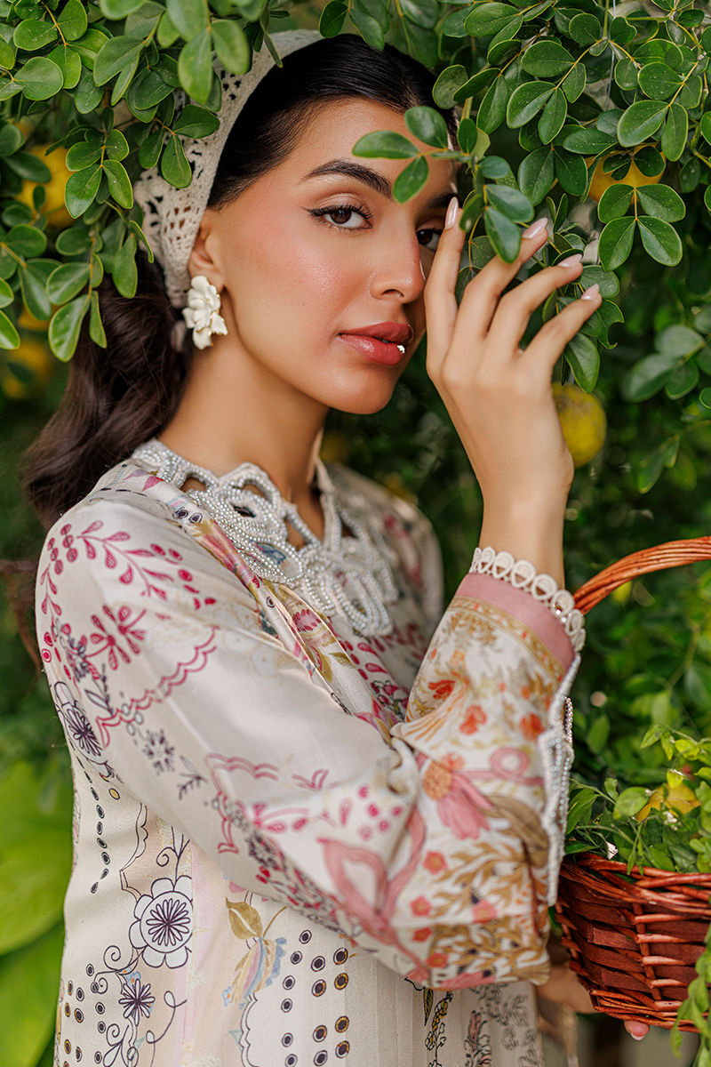 Ansab Jahangir Petaline style ombre dupatta reference