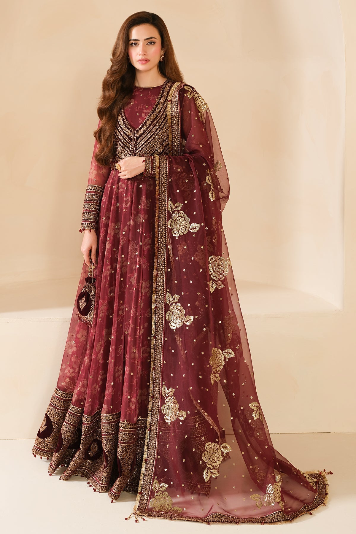 Jazmin VF-2033 style — Mairaz embroidered velvet three-piece suit reference, view 3 of 6
